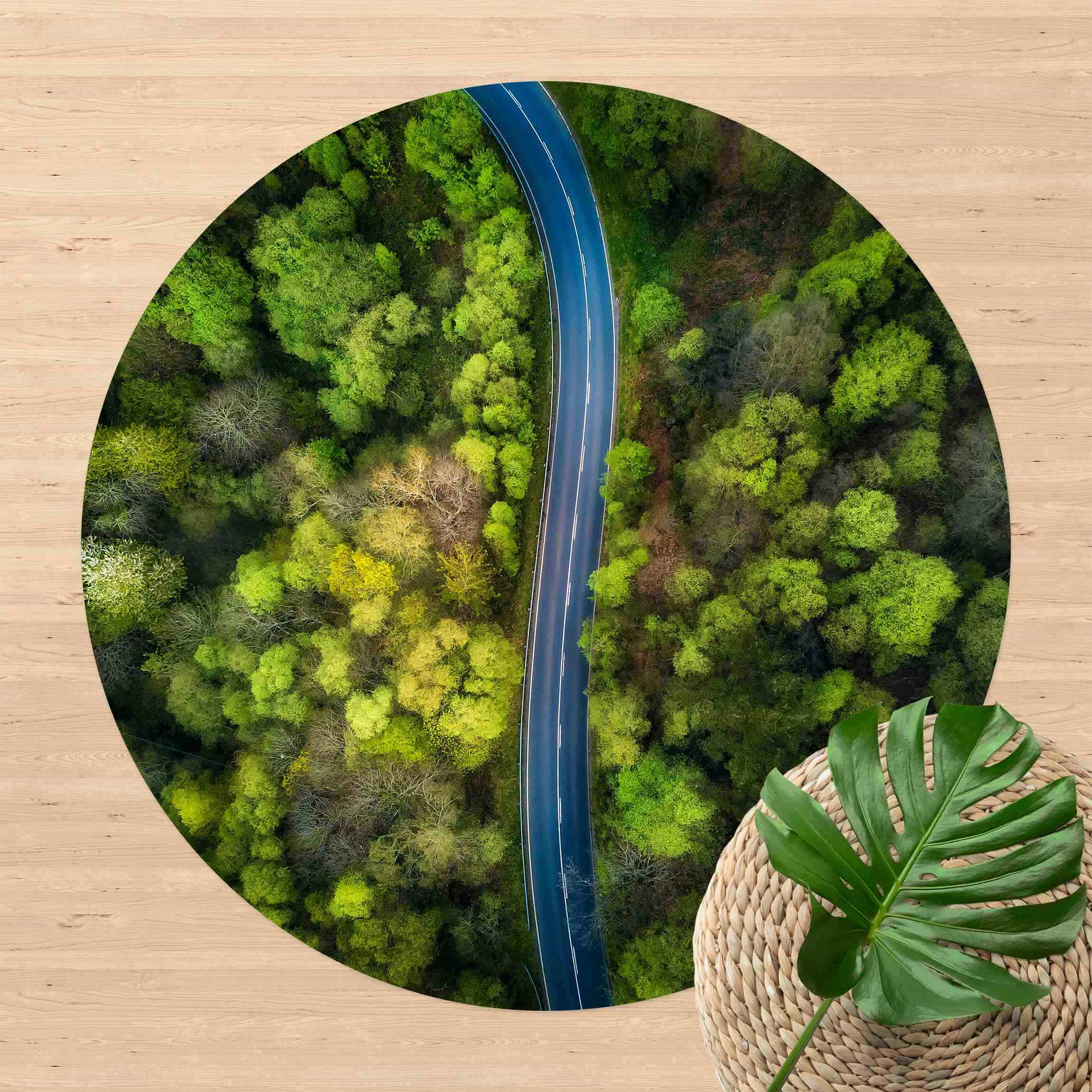 Runder Vinyl-Teppich Luftbild - Asphaltstraße im Wald