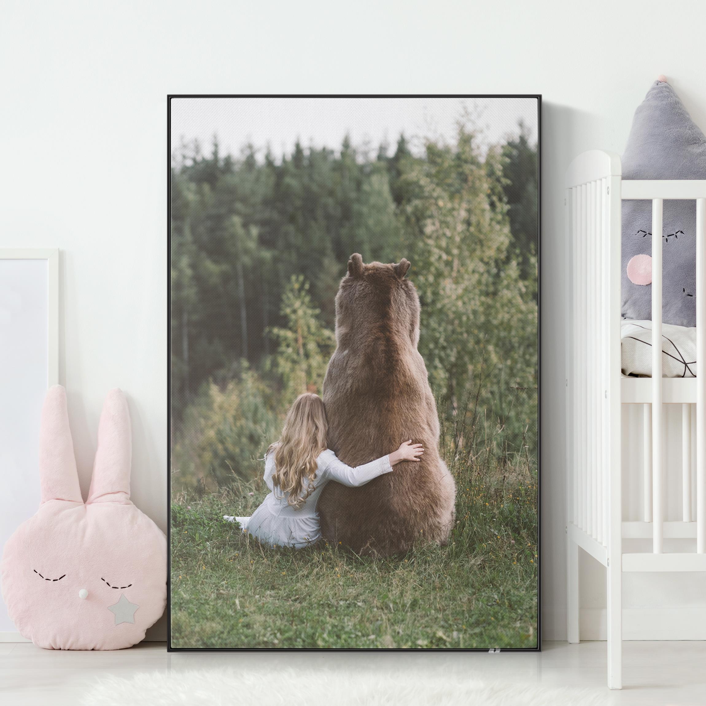 Akustik-Wechselbild Mädchen mit Braunbär