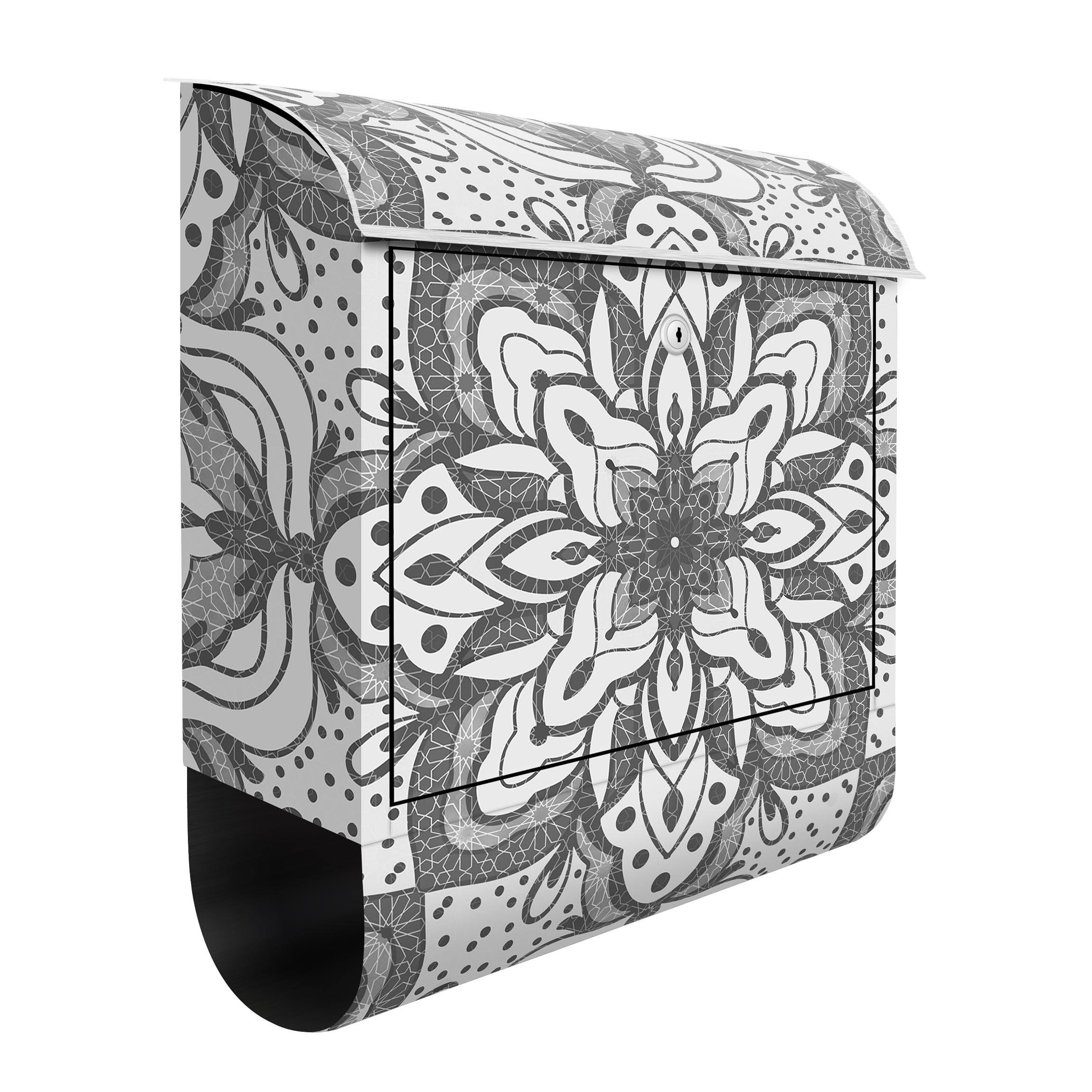 Briefkasten Mandala mit Raster und Punkten in Grau