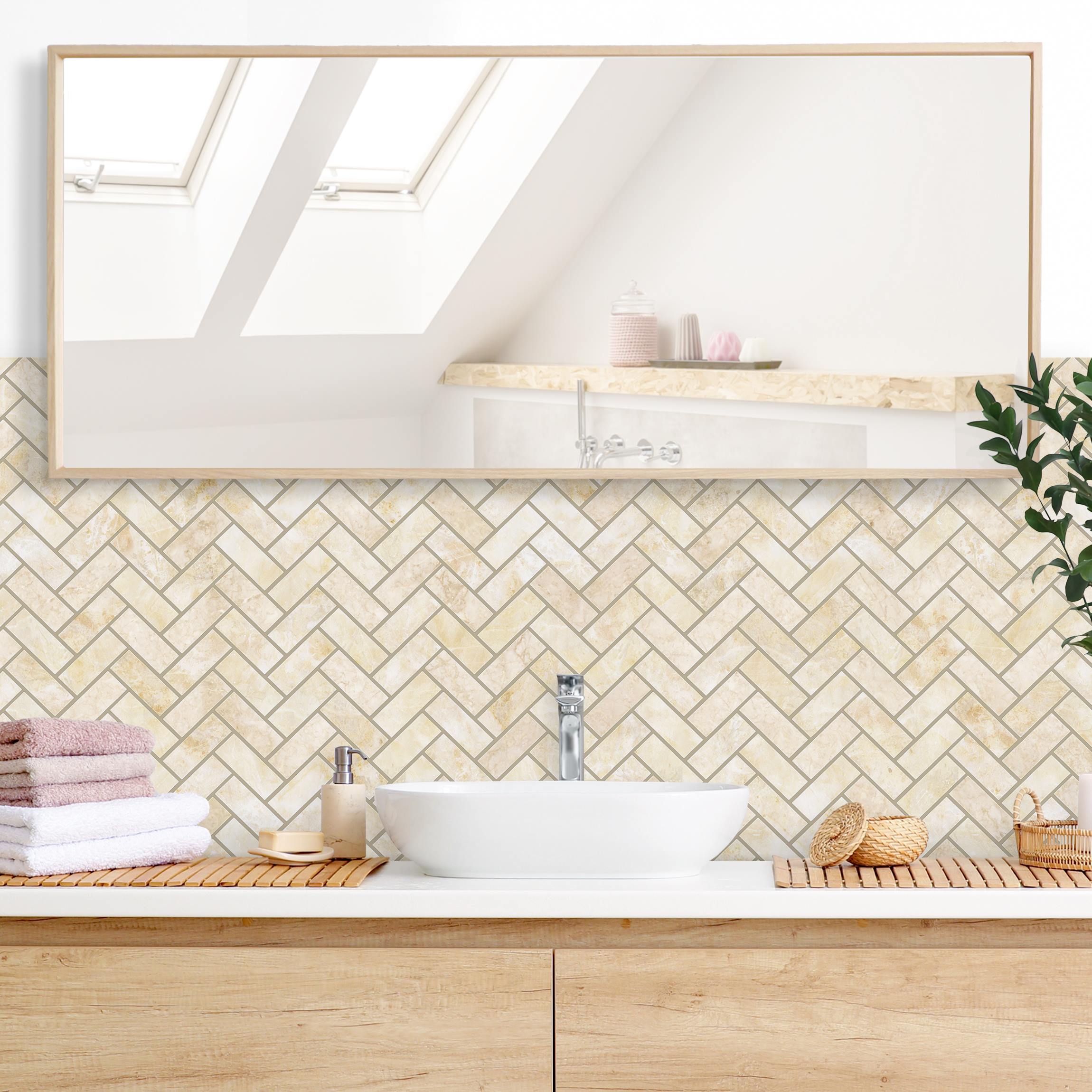 Wandverkleidung Bad Marmor Fischgräten Fliesen - Sand dunkle Fugen