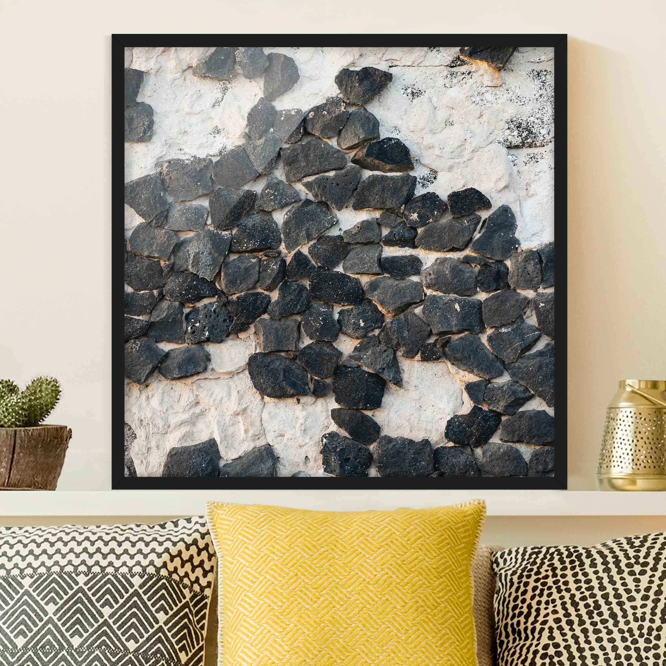 Bild mit Rahmen Mauer mit Schwarzen Steinen