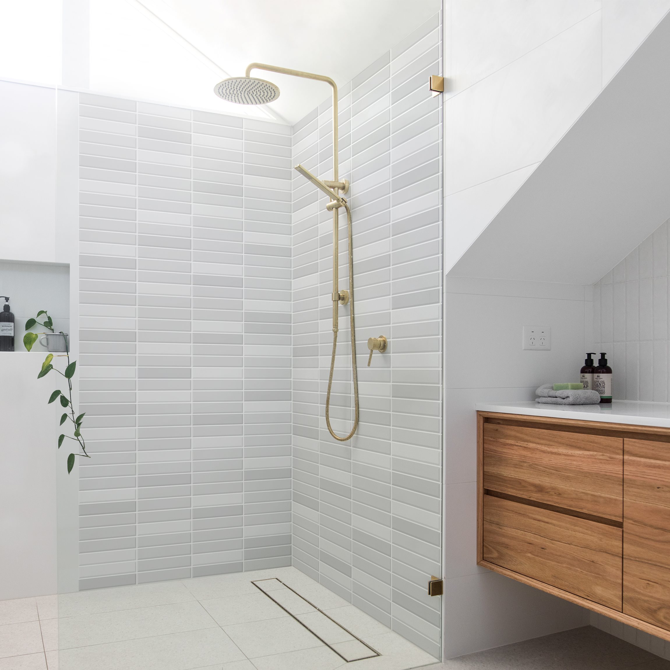 Duschrückwand Metro Fliesen - Hellgrau