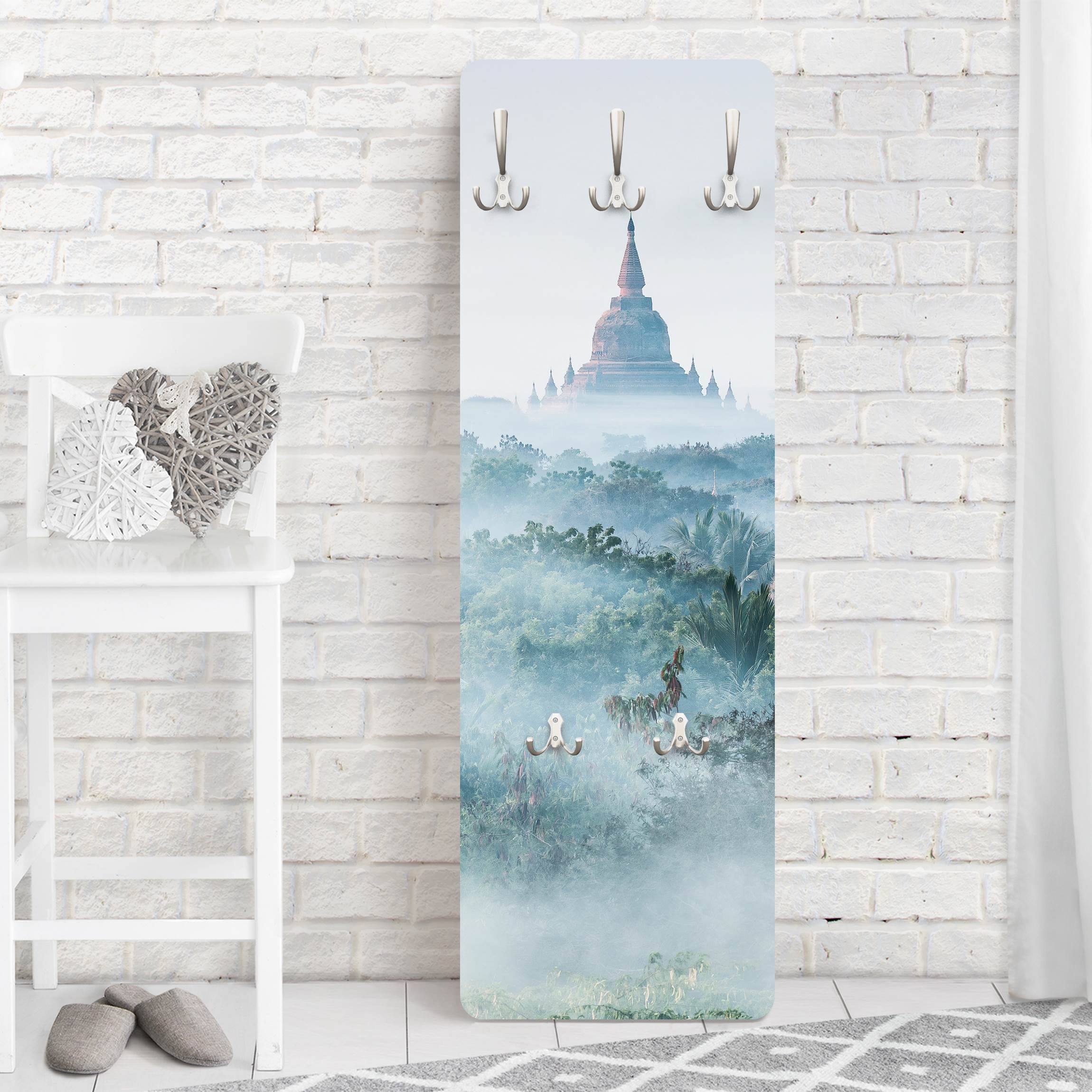 Wandgarderobe Holzpaneel Morgennebel über dem Dschungel von Bagan