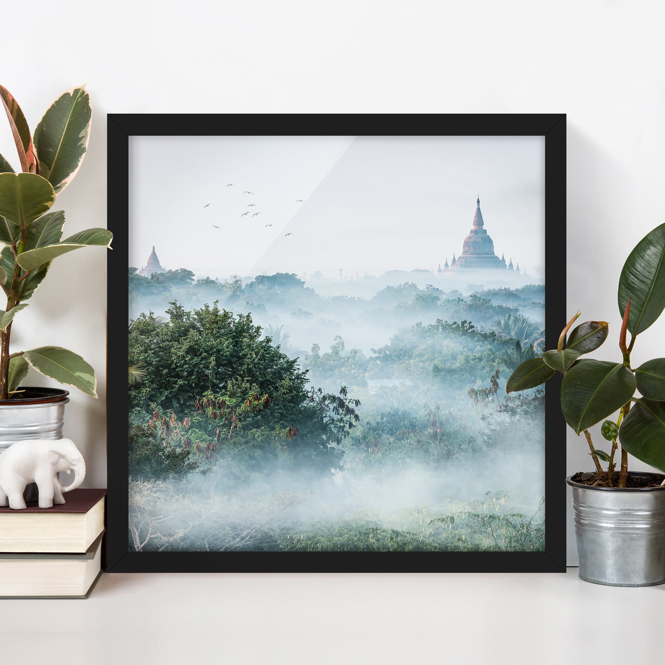 Bild mit Rahmen Morgennebel über dem Dschungel von Bagan