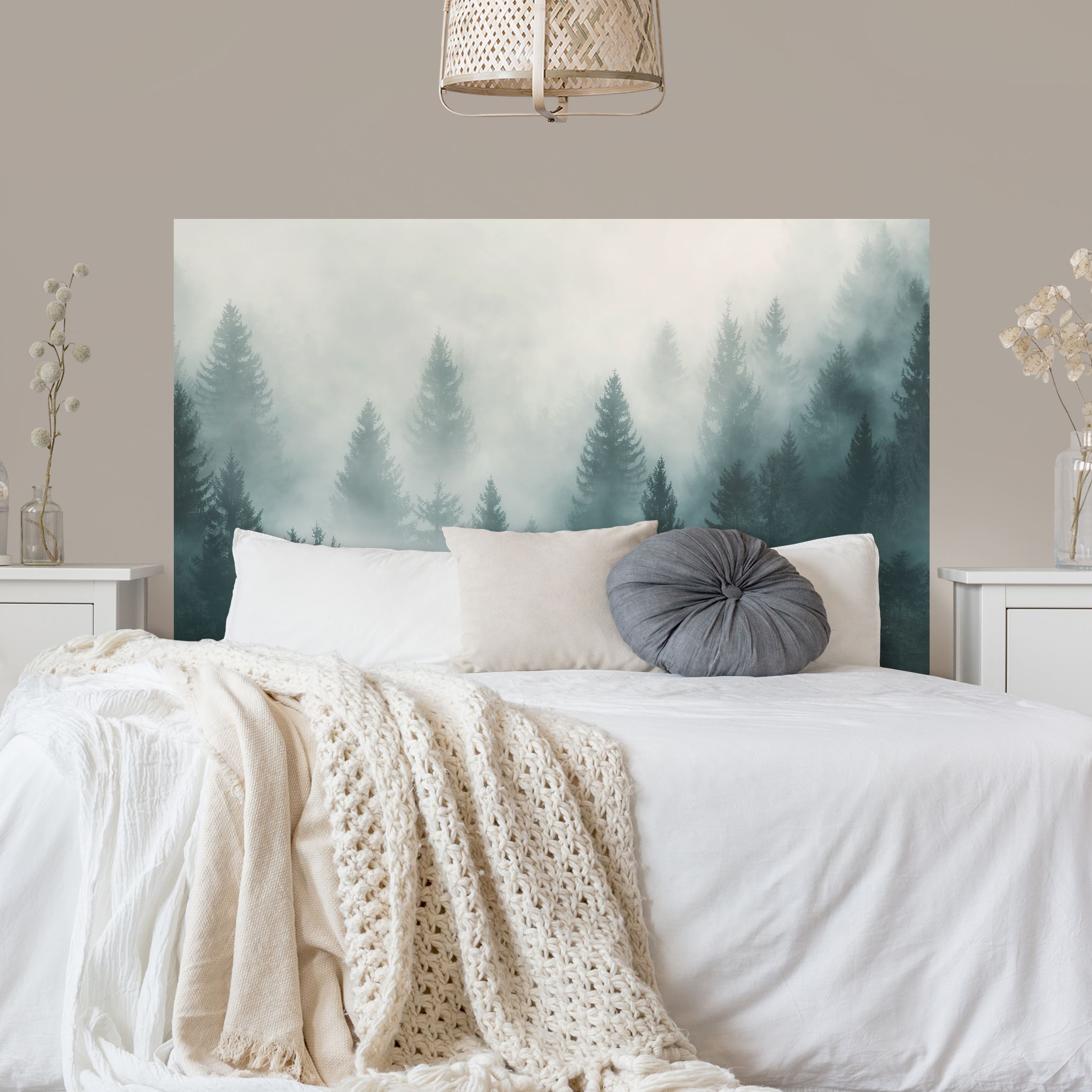 Kopfteil Bett Nadelwald im Nebel