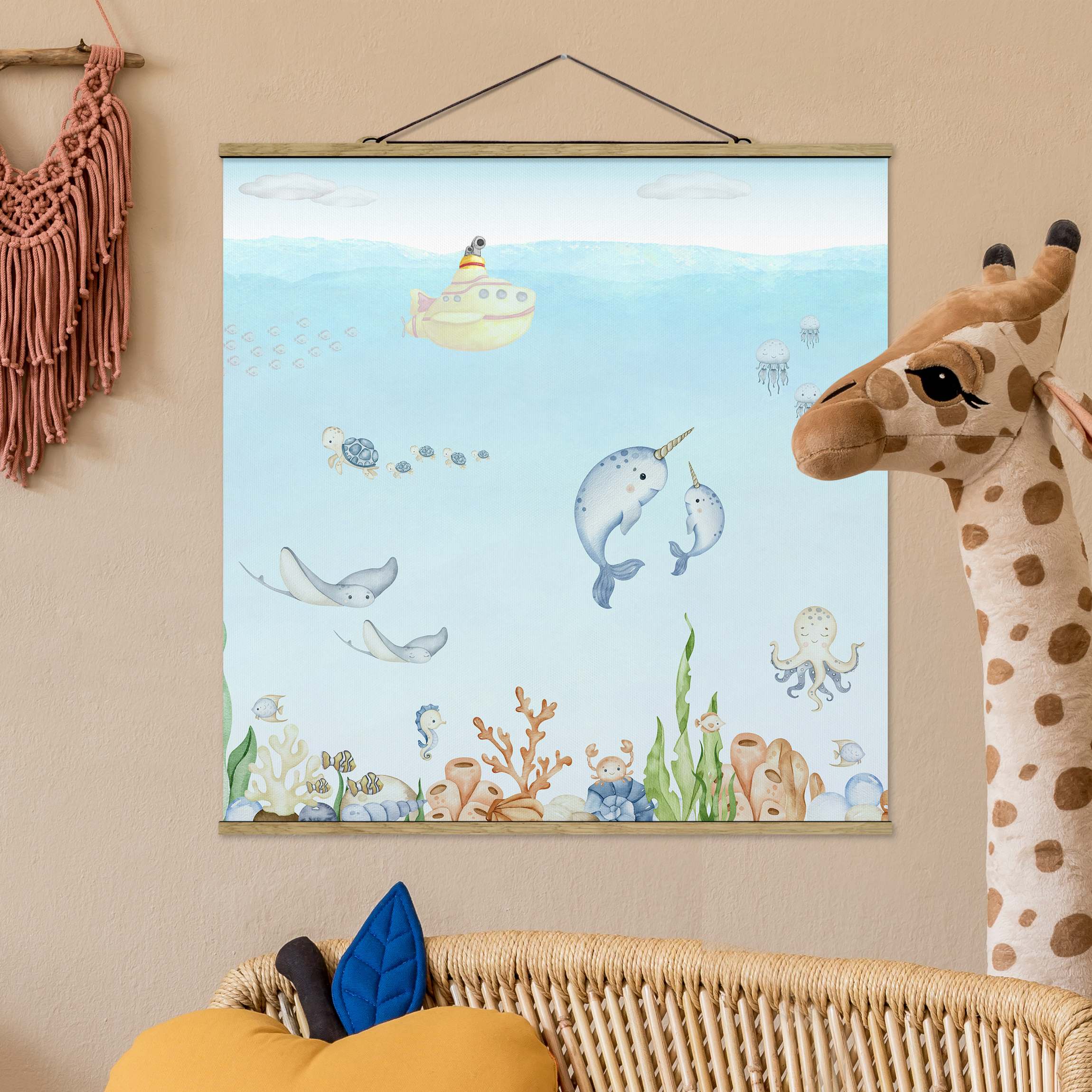 Stoffbild mit Posterleisten Narwalfamilie mit Freunden