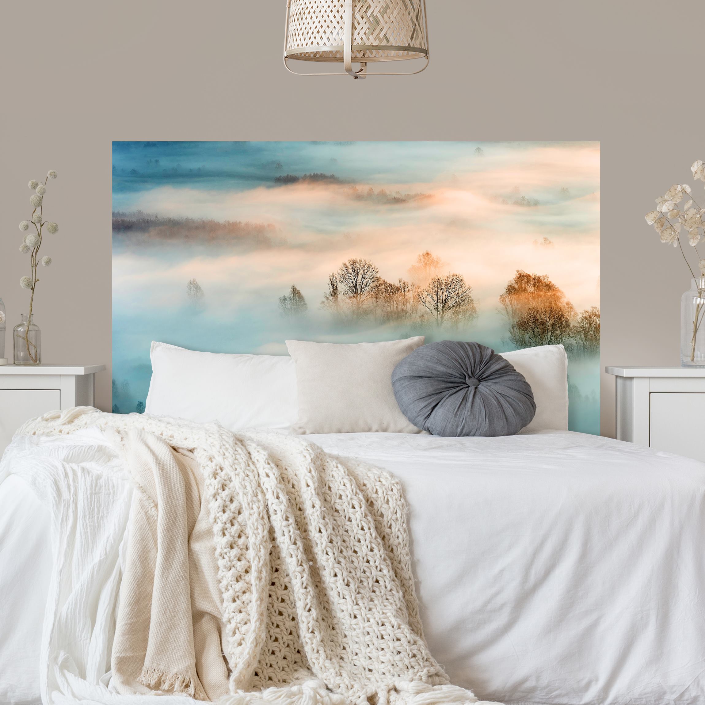 Kopfteil Bett Nebel bei Sonnenaufgang