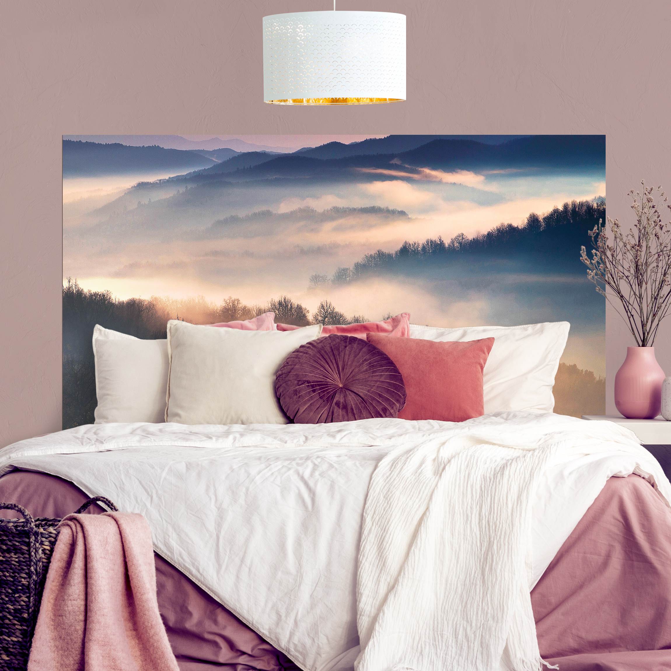 Kopfteil Bett Nebel bei Sonnenuntergang