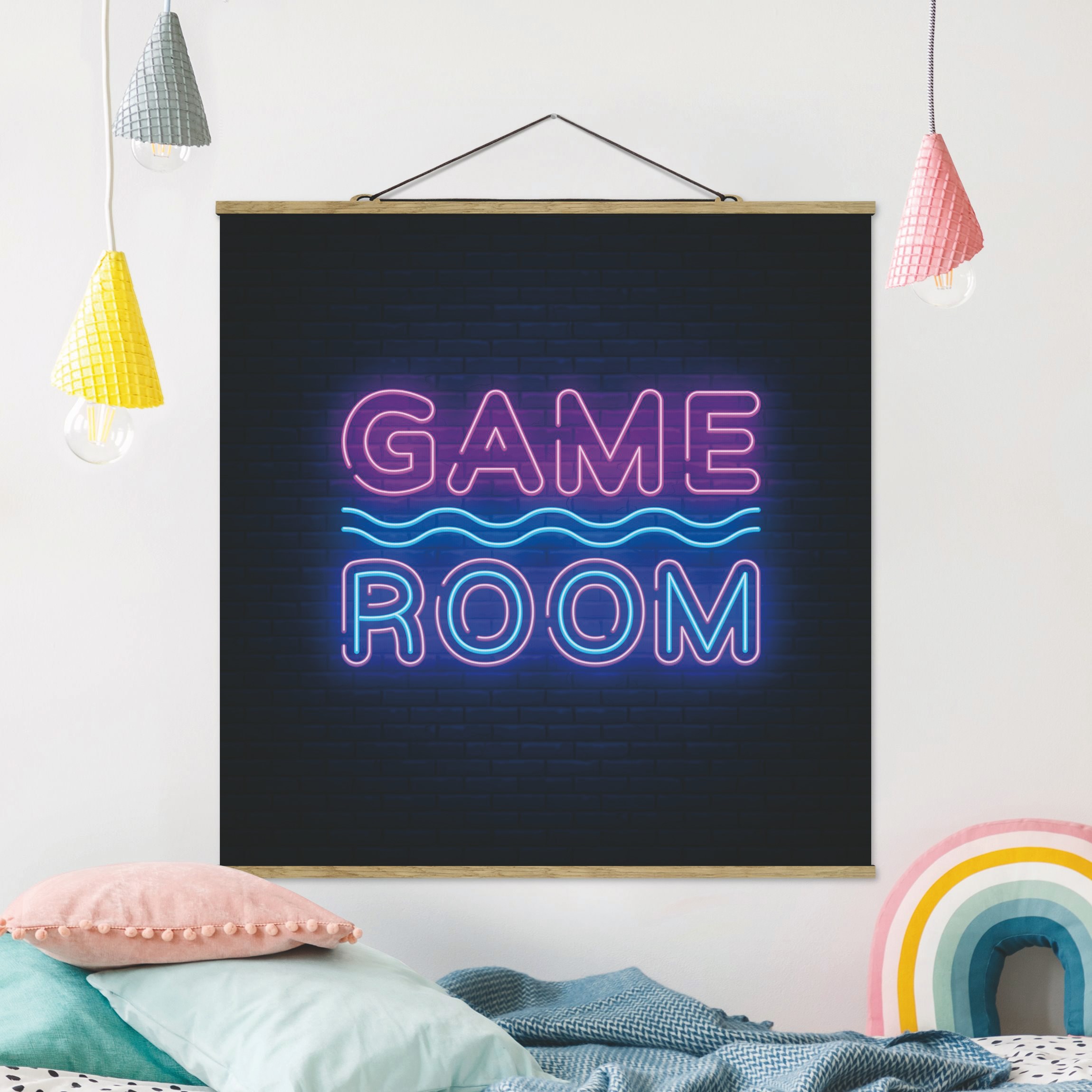 Stoffbild mit Posterleisten Neon Schrift Game Room