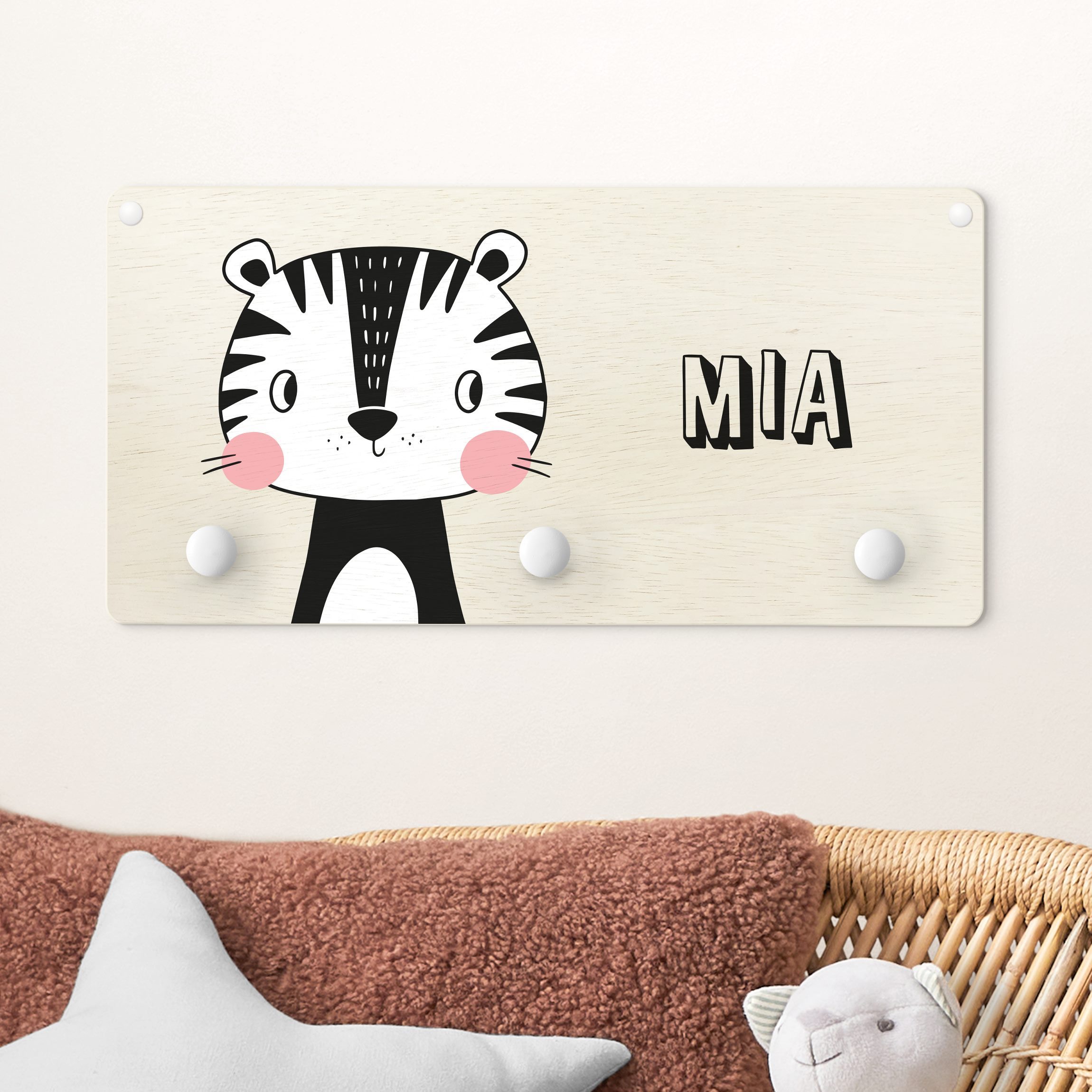 Kindergarderobe Holz mit Namen Niedliche Tigerkatze mit Wunschname
