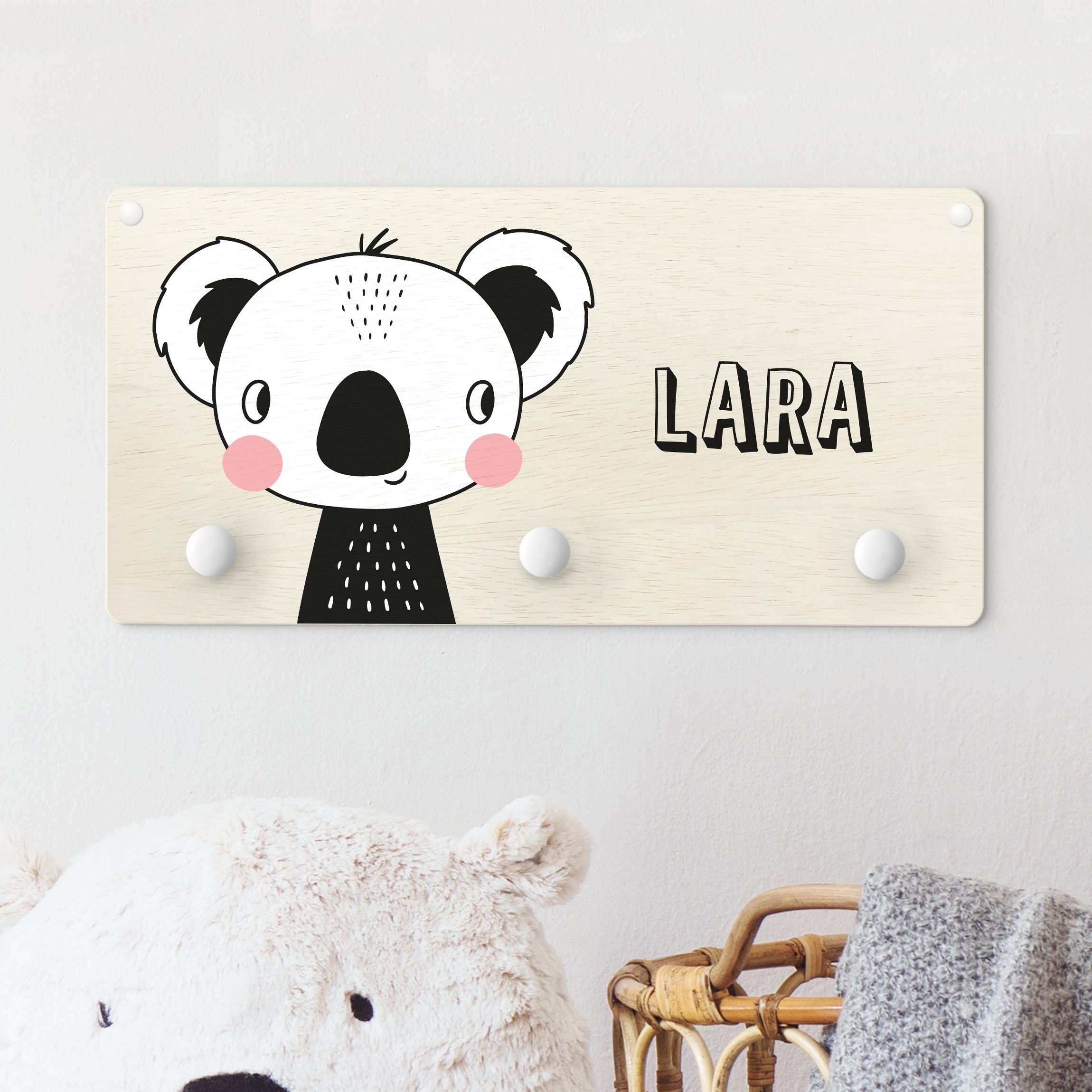 Kindergarderobe Holz mit Namen Niedlicher Grinsekoala mit Wunschname