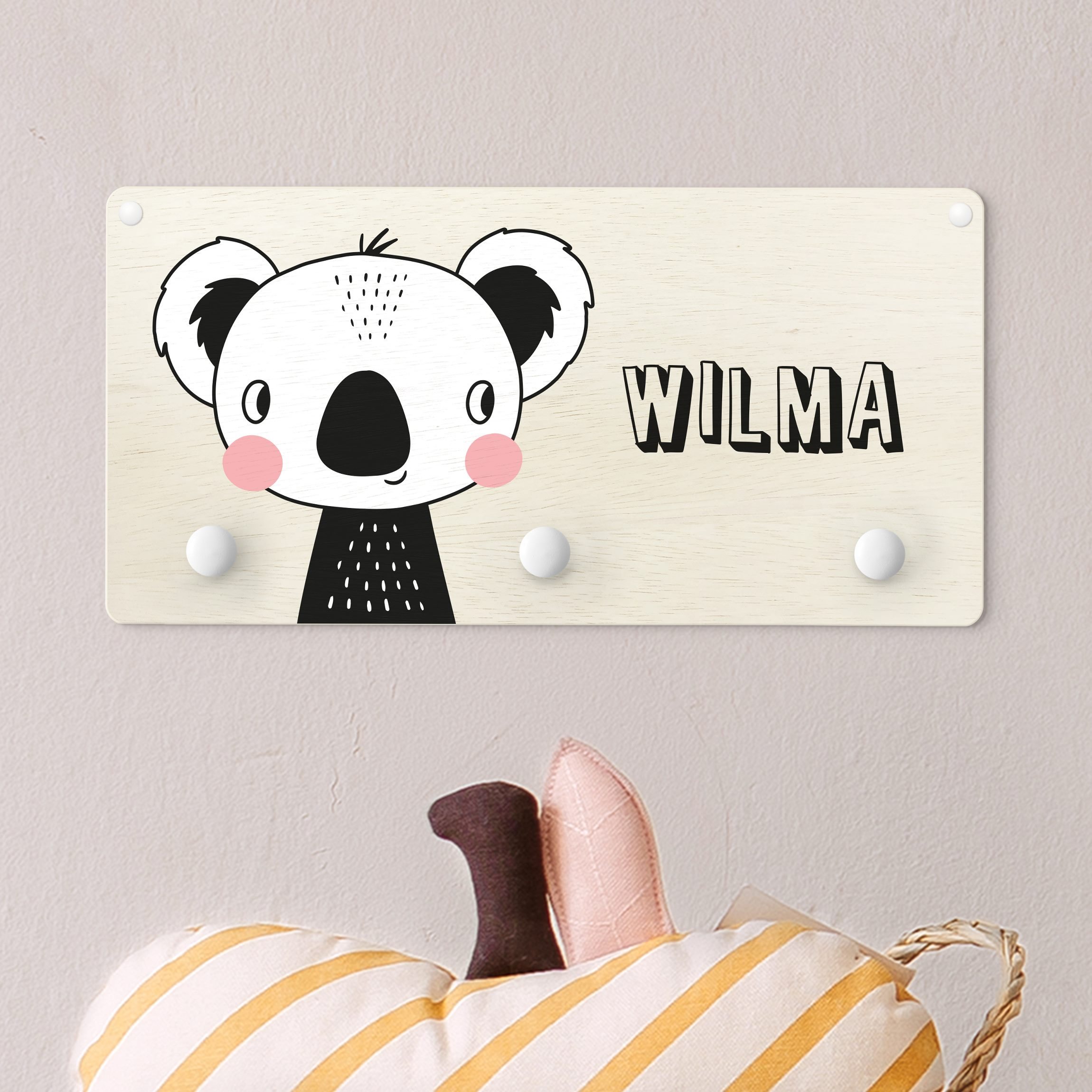 Kindergarderobe Holz mit Namen Niedlicher Grinsekoala mit Wunschname