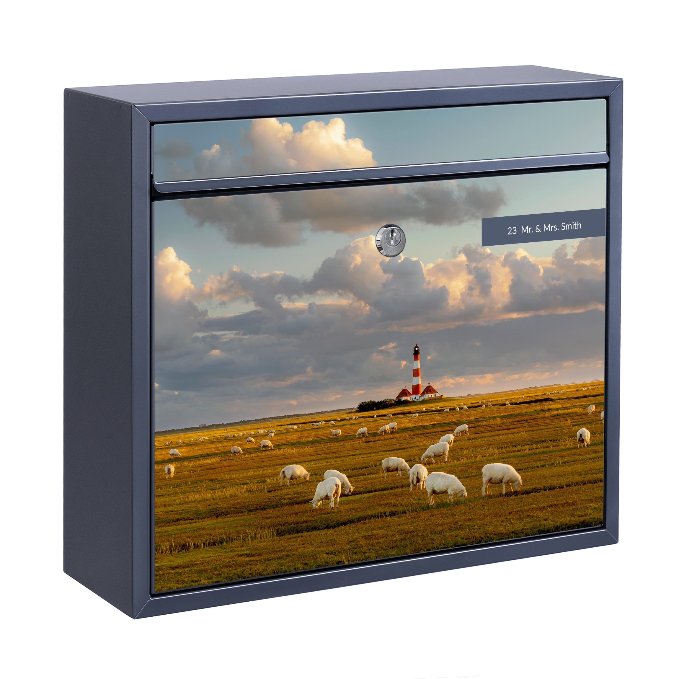 Briefkasten mit eigenem Text Nordsee Leuchtturm mit Schafsherde