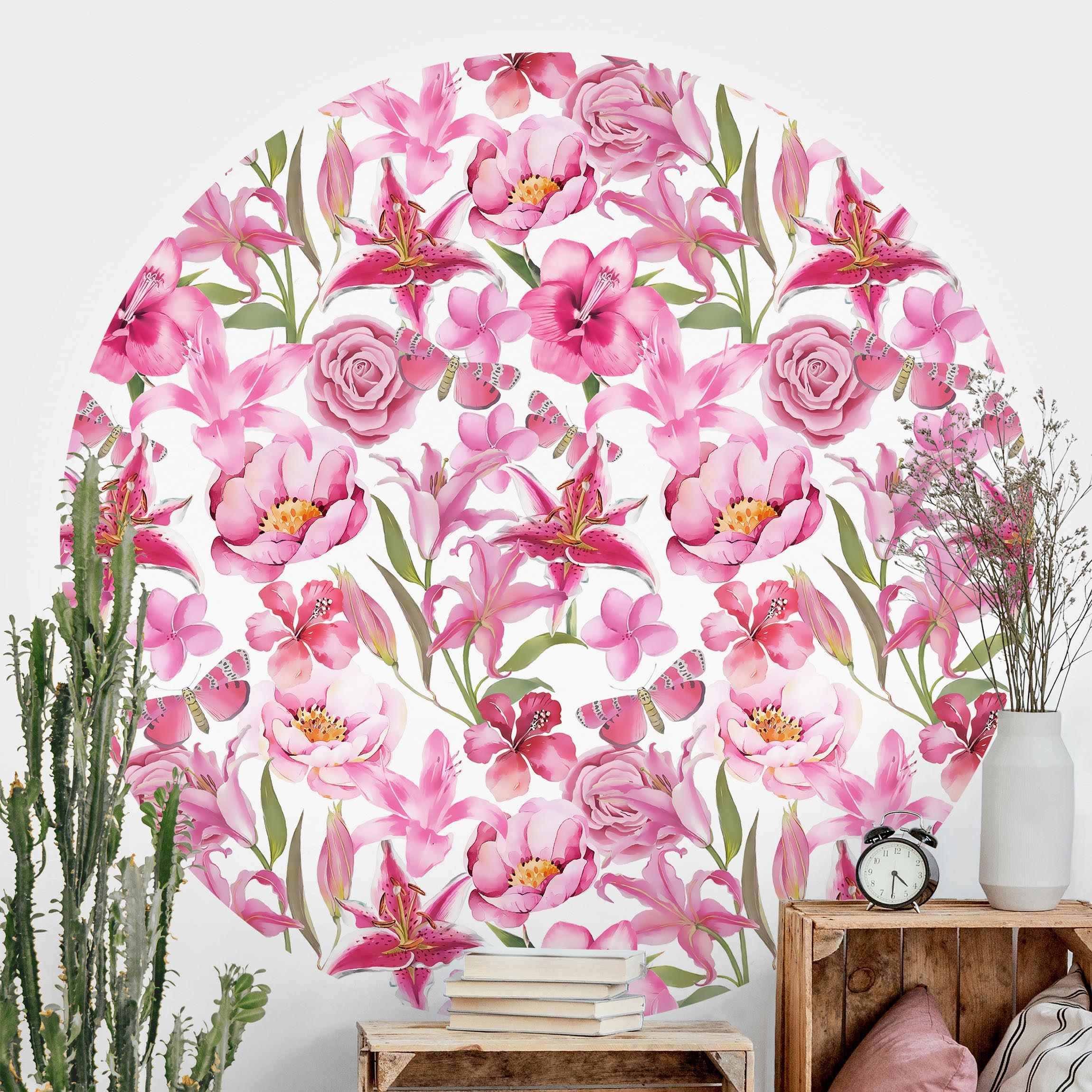 Runde Mustertapete Pinke Blumen mit Schmetterlingen