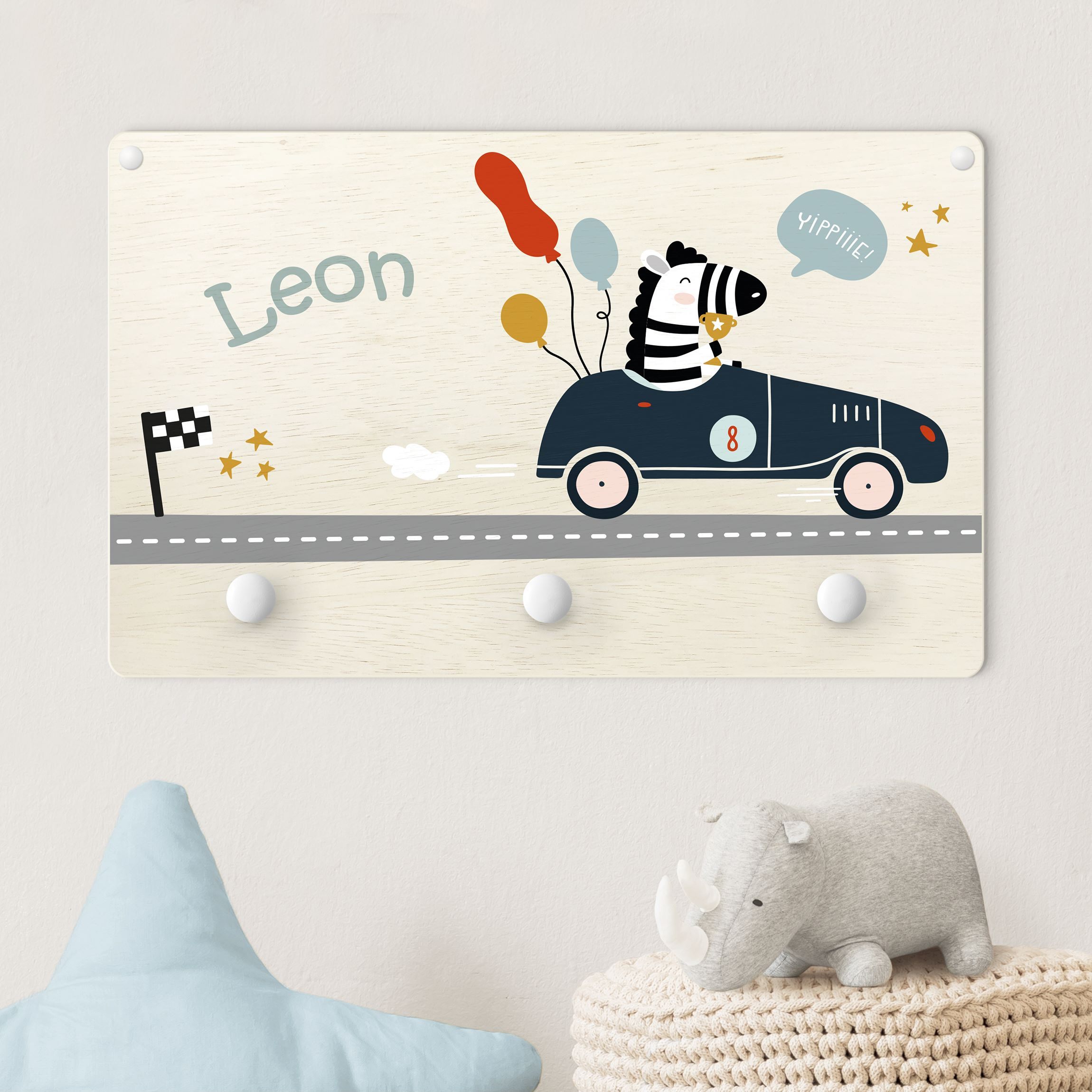 Kindergarderobe Holz mit Namen Rennfahrer Zebra mit Wunschname