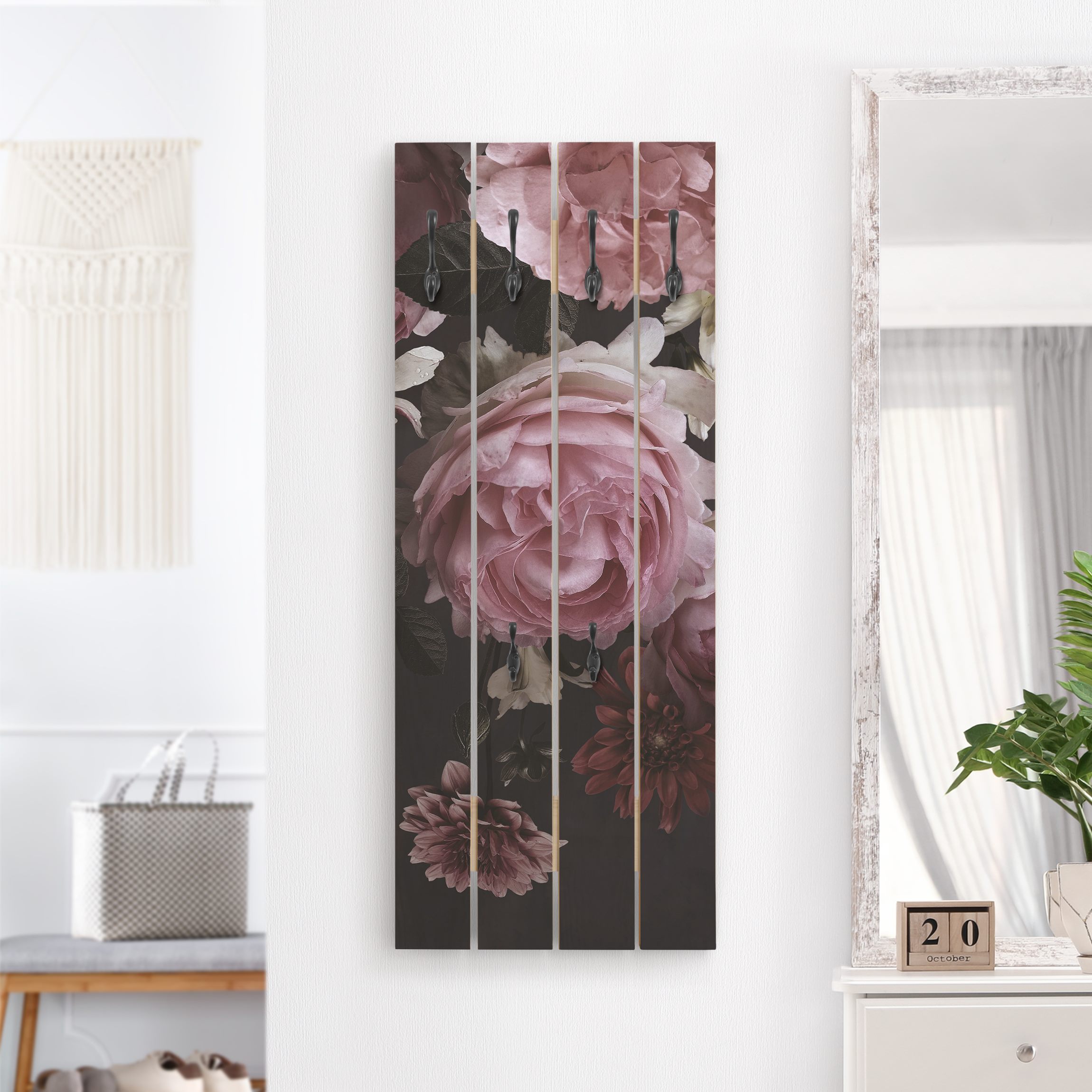 Wandgarderobe Rosa Blumen auf Schwarz Vintage