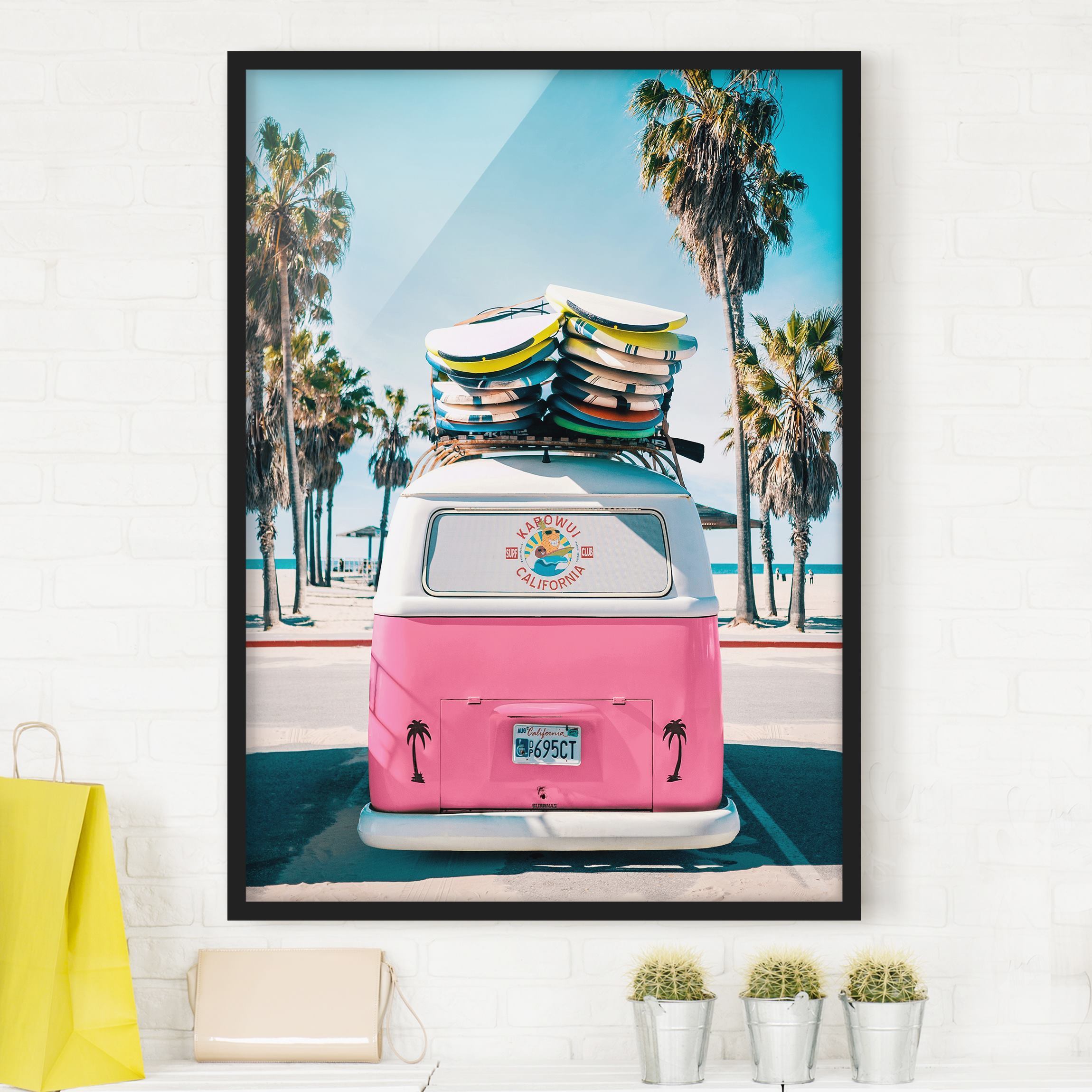 Bild mit Rahmen Rosa Bulli mit Surfboards