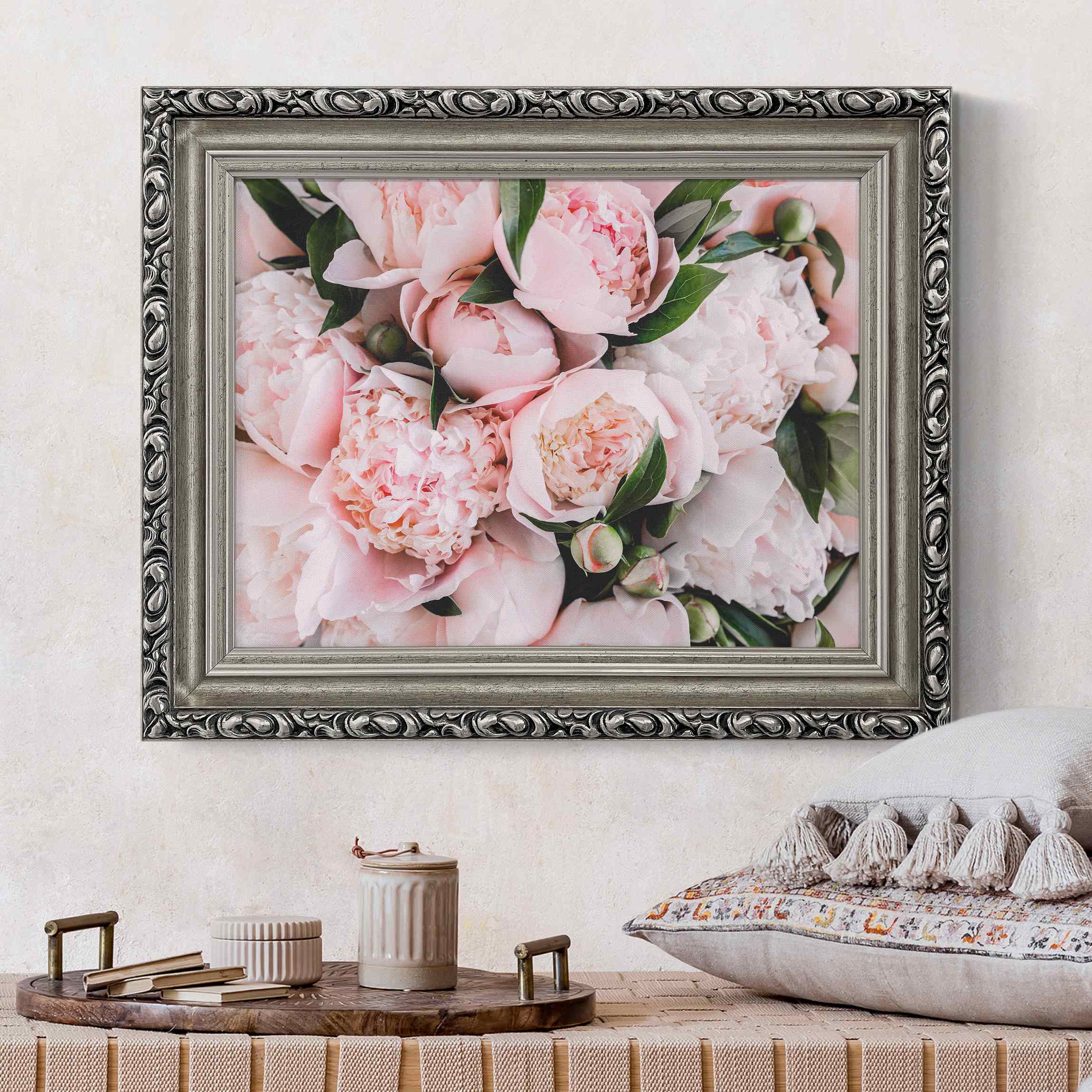 Leinwandbild mit Barockrahmen Rosa Pfingstrosen mit Blättern