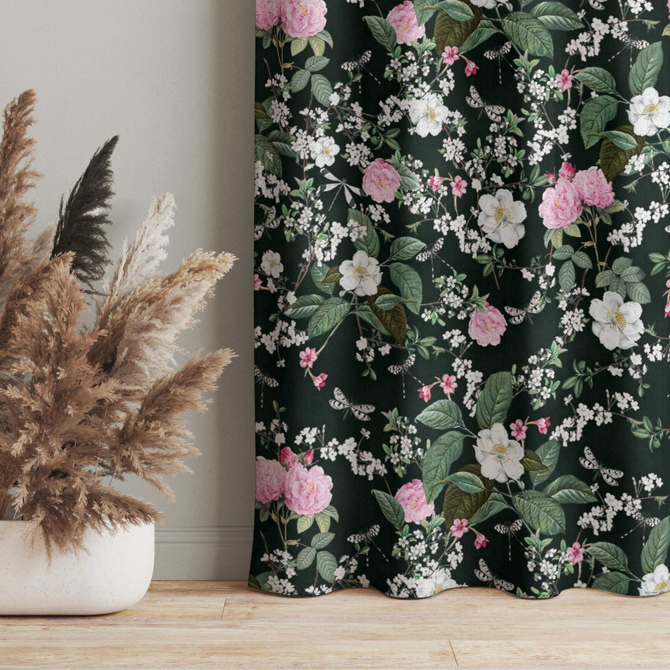 Vorhang Rosen und Schmetterlinge auf Dunkelgrün