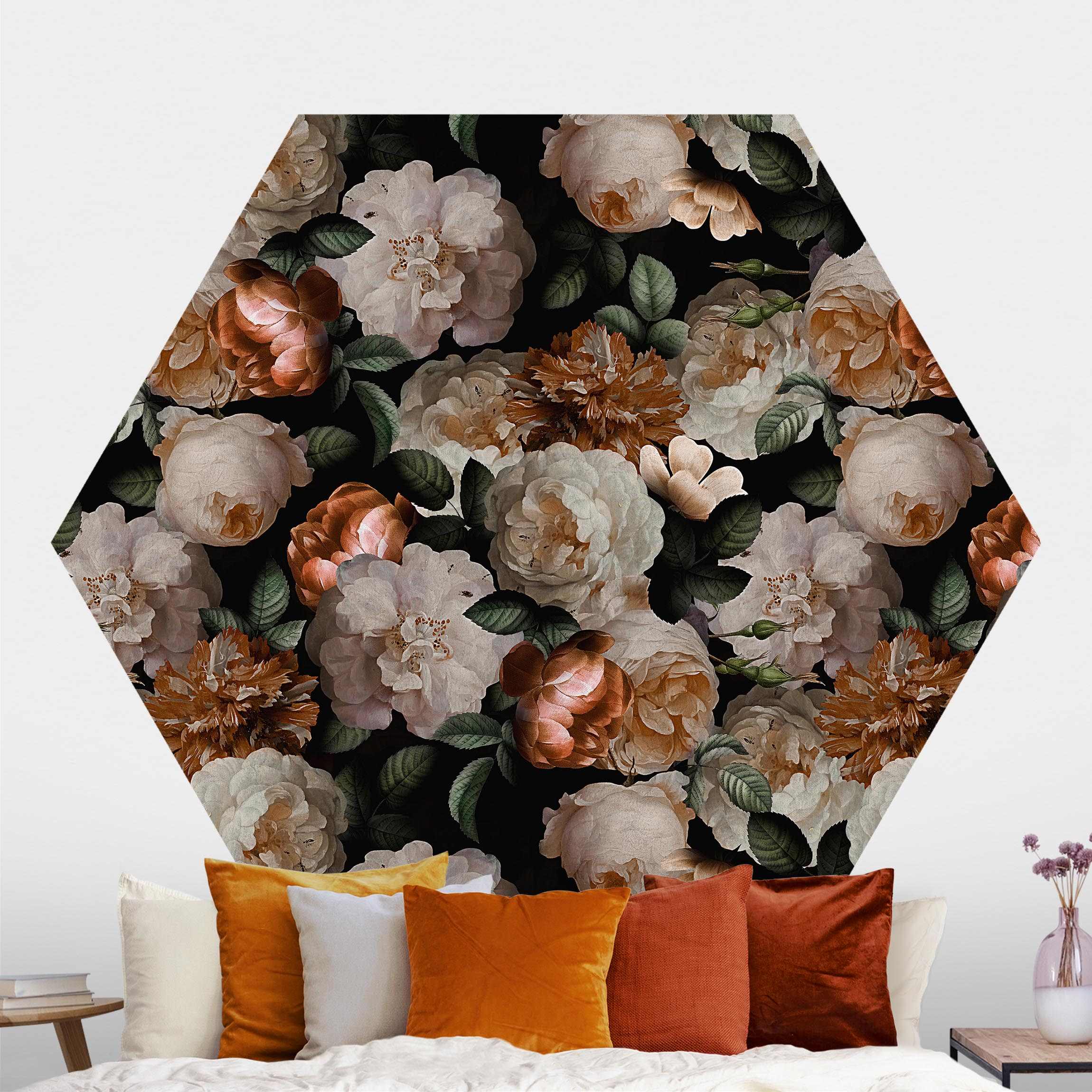 Hexagon Mustertapete selbstklebend Rote Rosen mit Weißen Rosen