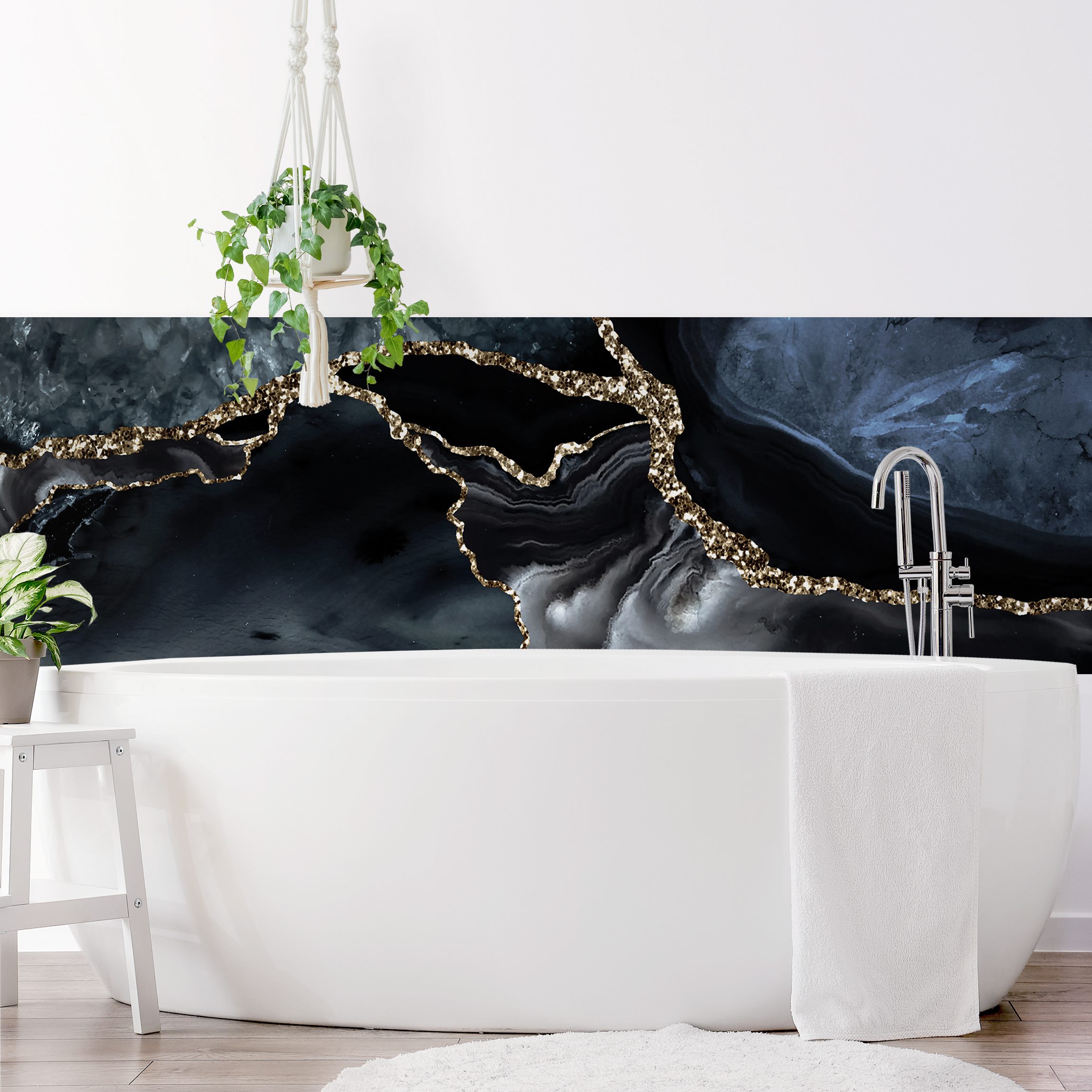 Wandverkleidung Bad Schwarz mit Glitzer Gold