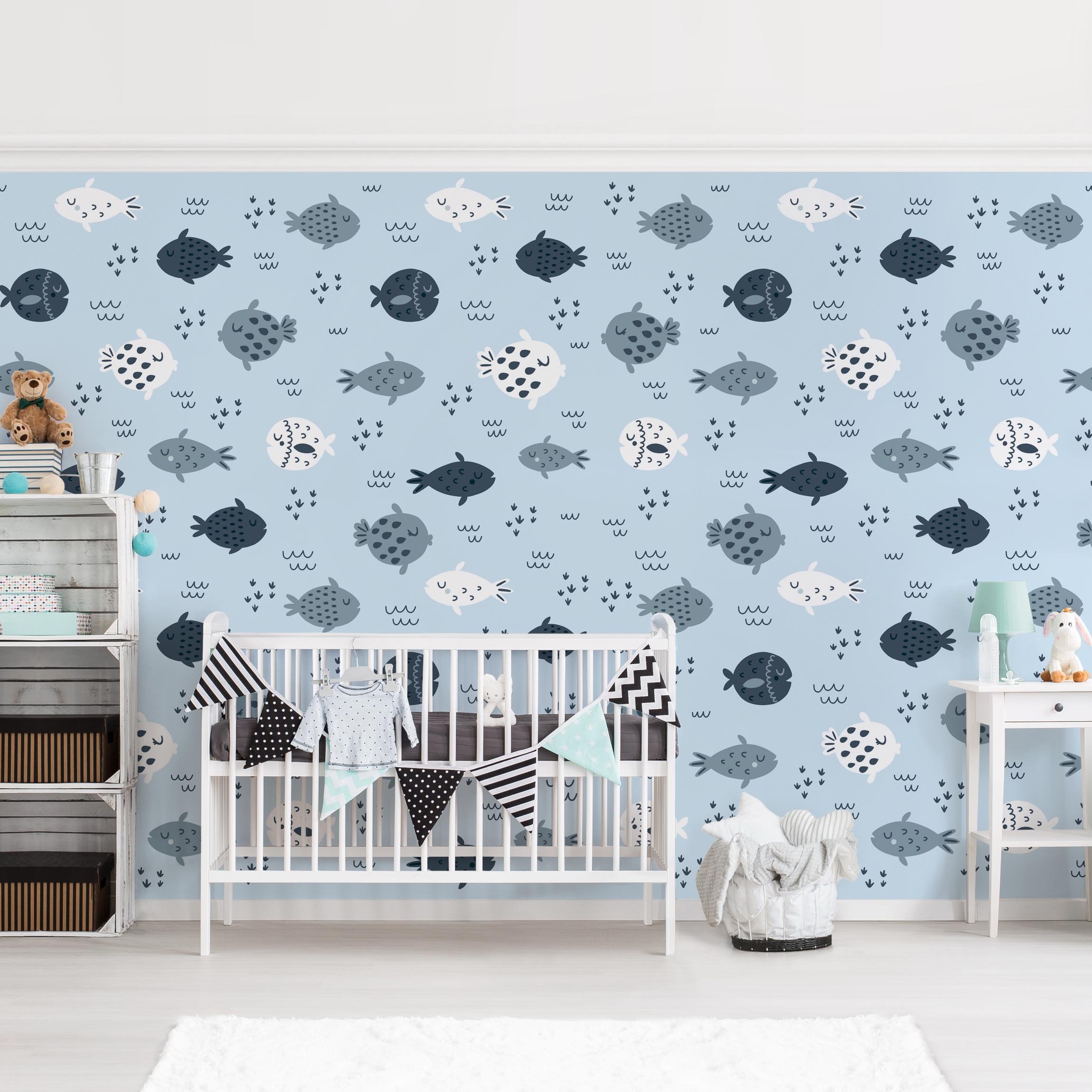 Mustertapete Skandinavische Fische in Pastellblau