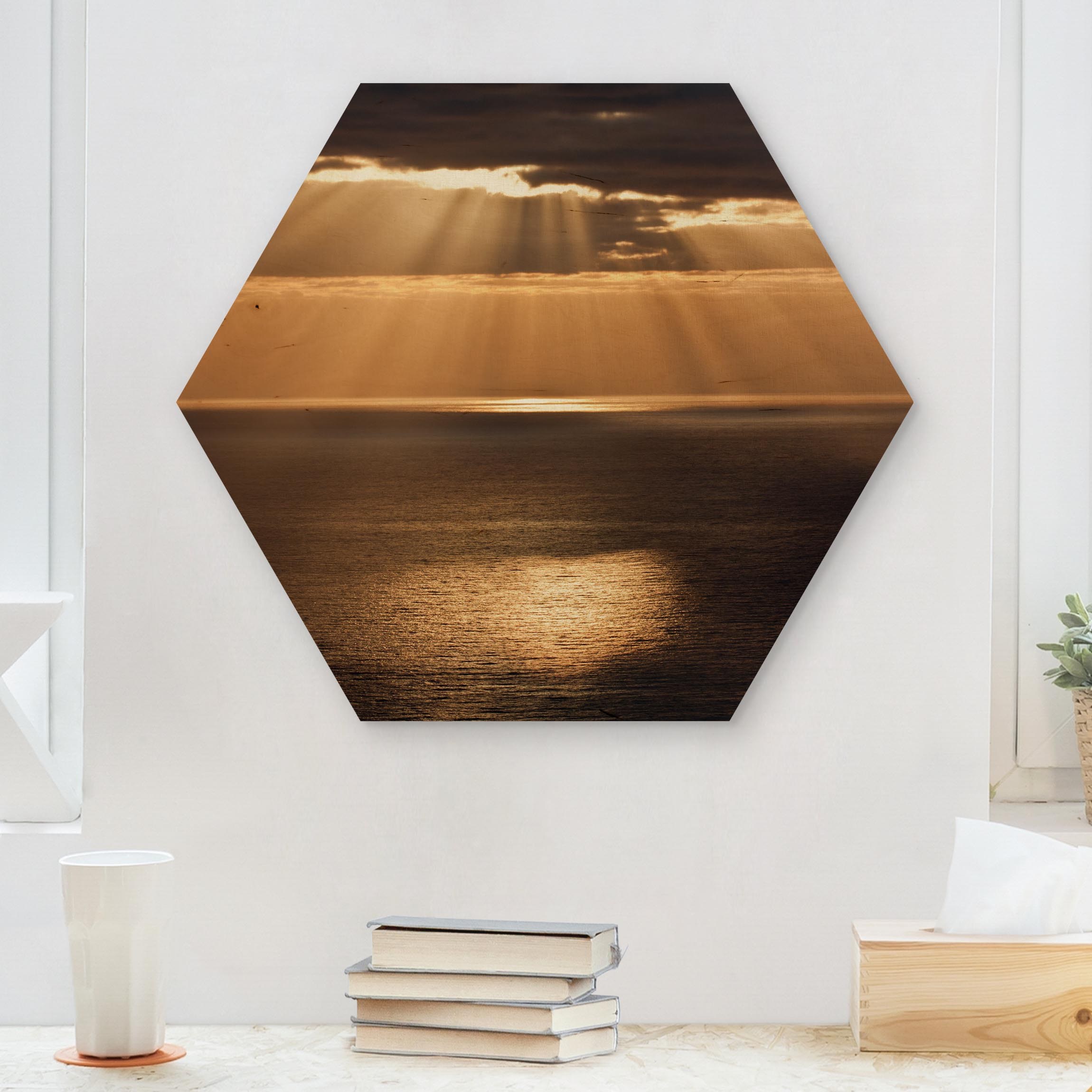 Hexagon-Holzbild Sonnenstrahlen über dem Meer