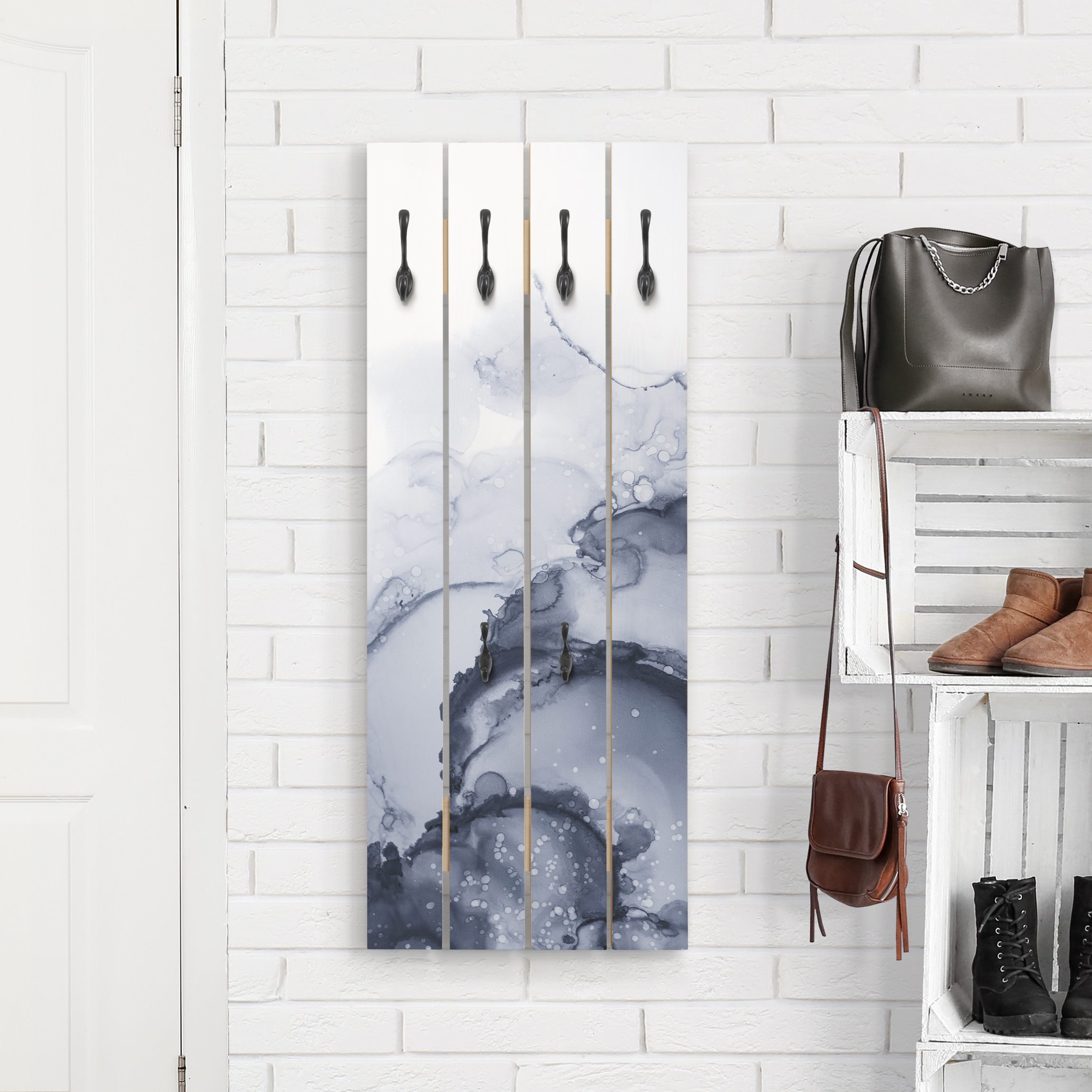 Wandgarderobe Spiel der Farben Blaue Tusche