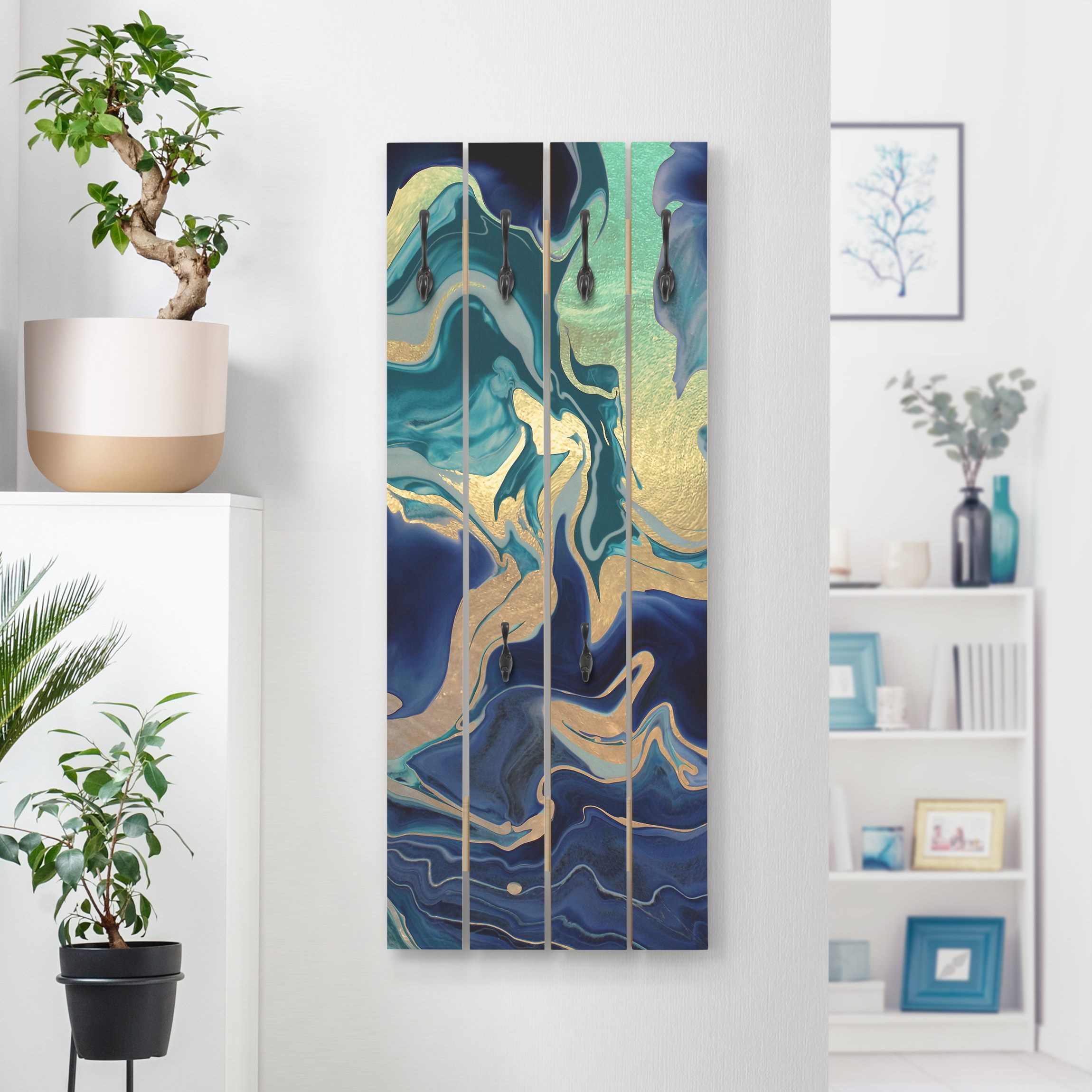 Wandgarderobe Spiel der Farben Indigo Feuer