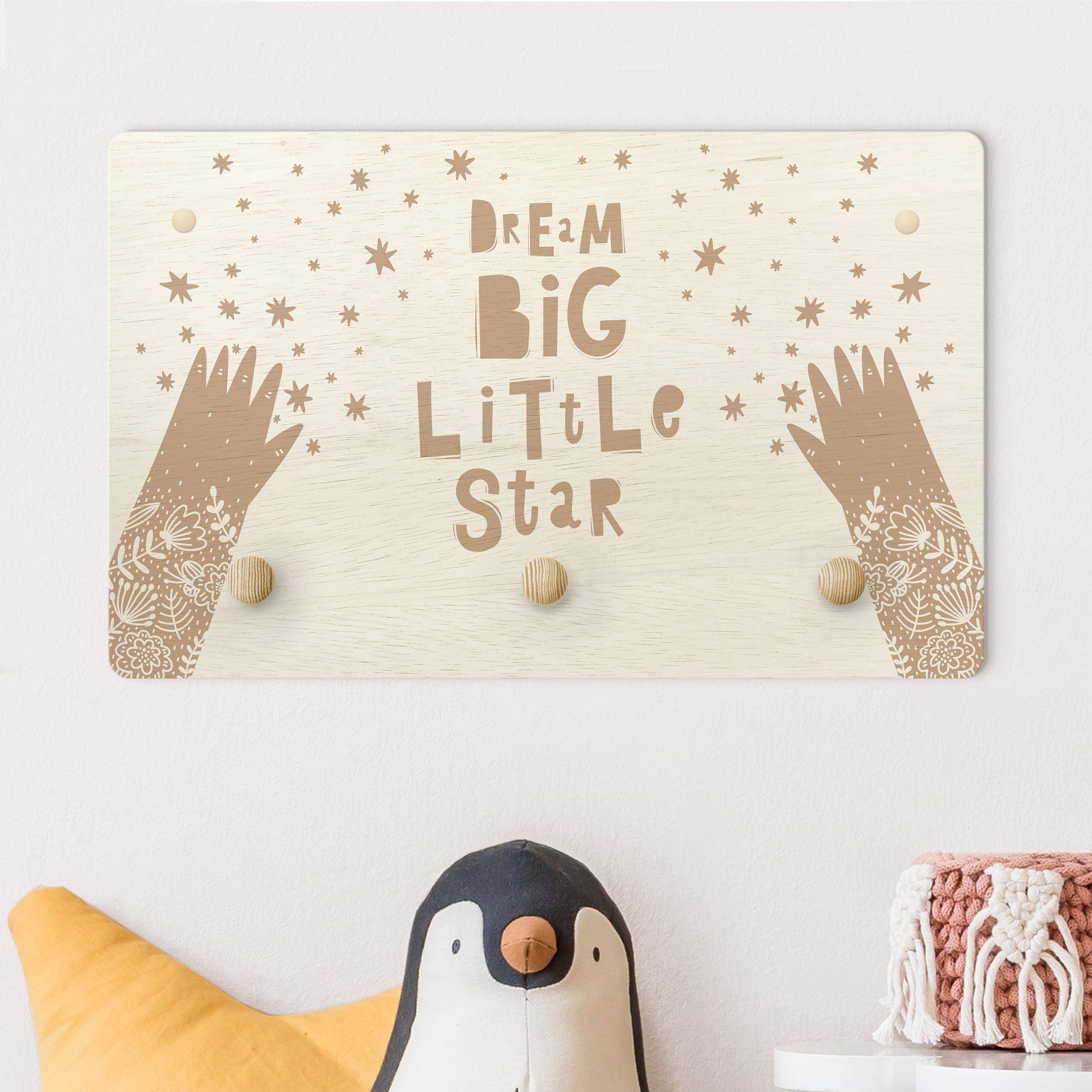 Kindergarderobe Holz Spruch Dream Big Little Star mit Blumen Natur