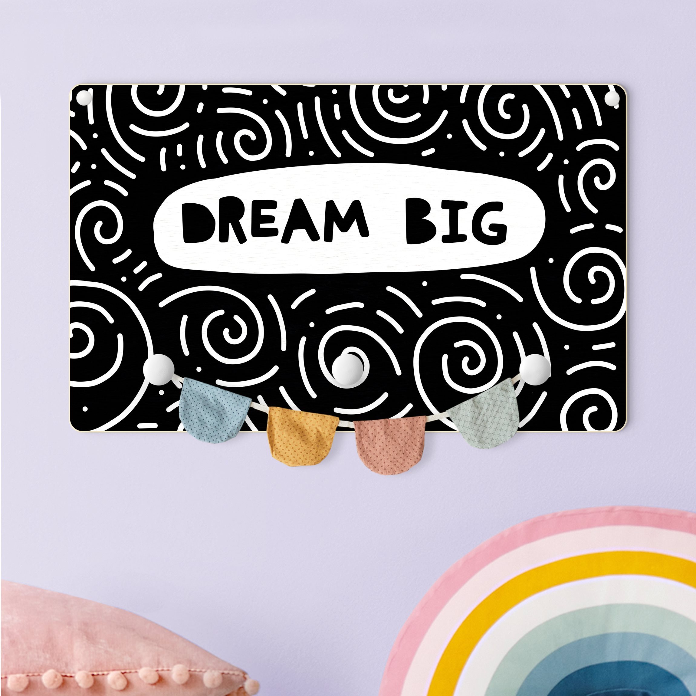 Kindergarderobe Holz Spruch Dream Big mit Wirbel Schwarz Weiß