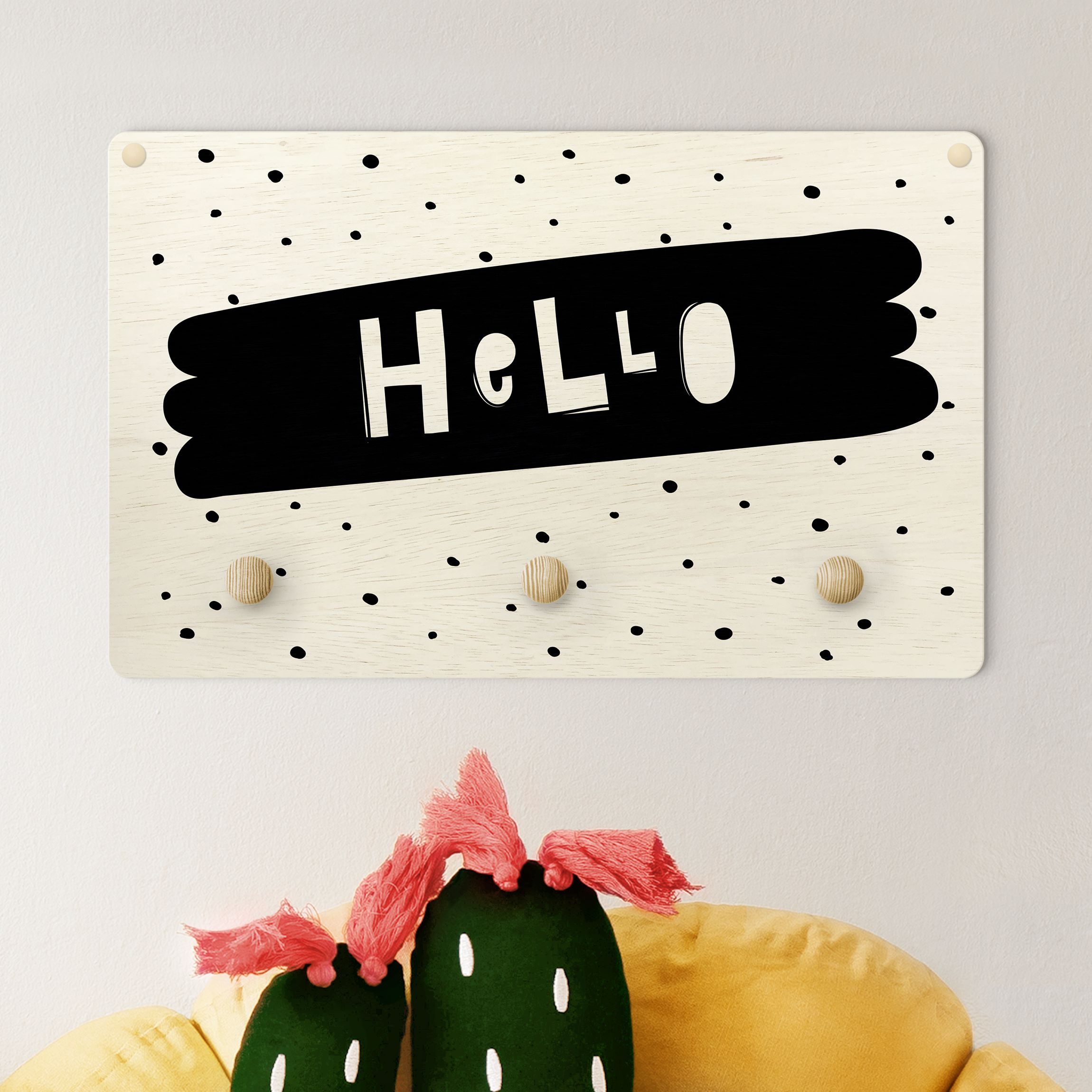 Kindergarderobe Holz Spruch Hello auf Pinselstrich Schwarz