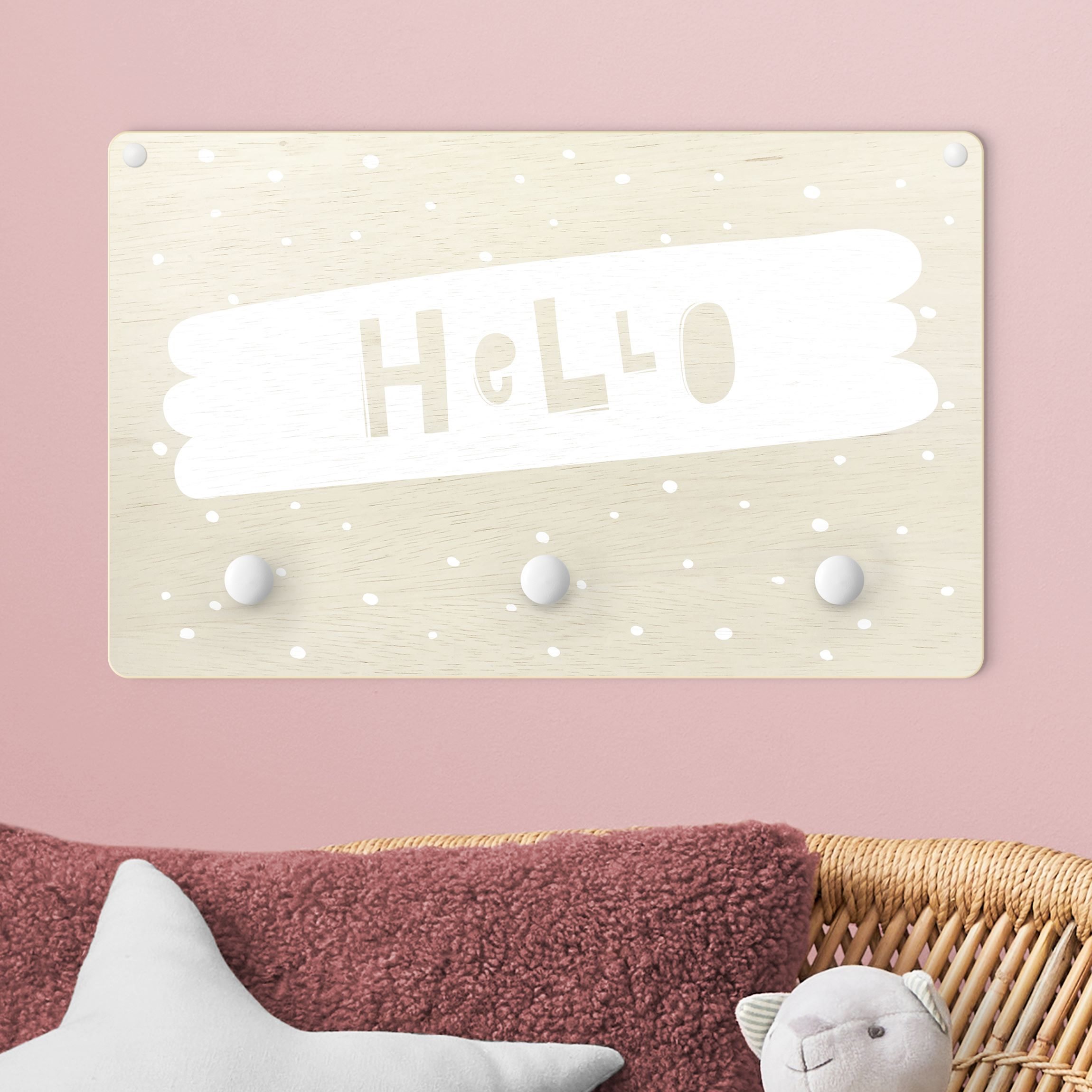 Kindergarderobe Holz Spruch Hello auf Pinselstrich Weiß