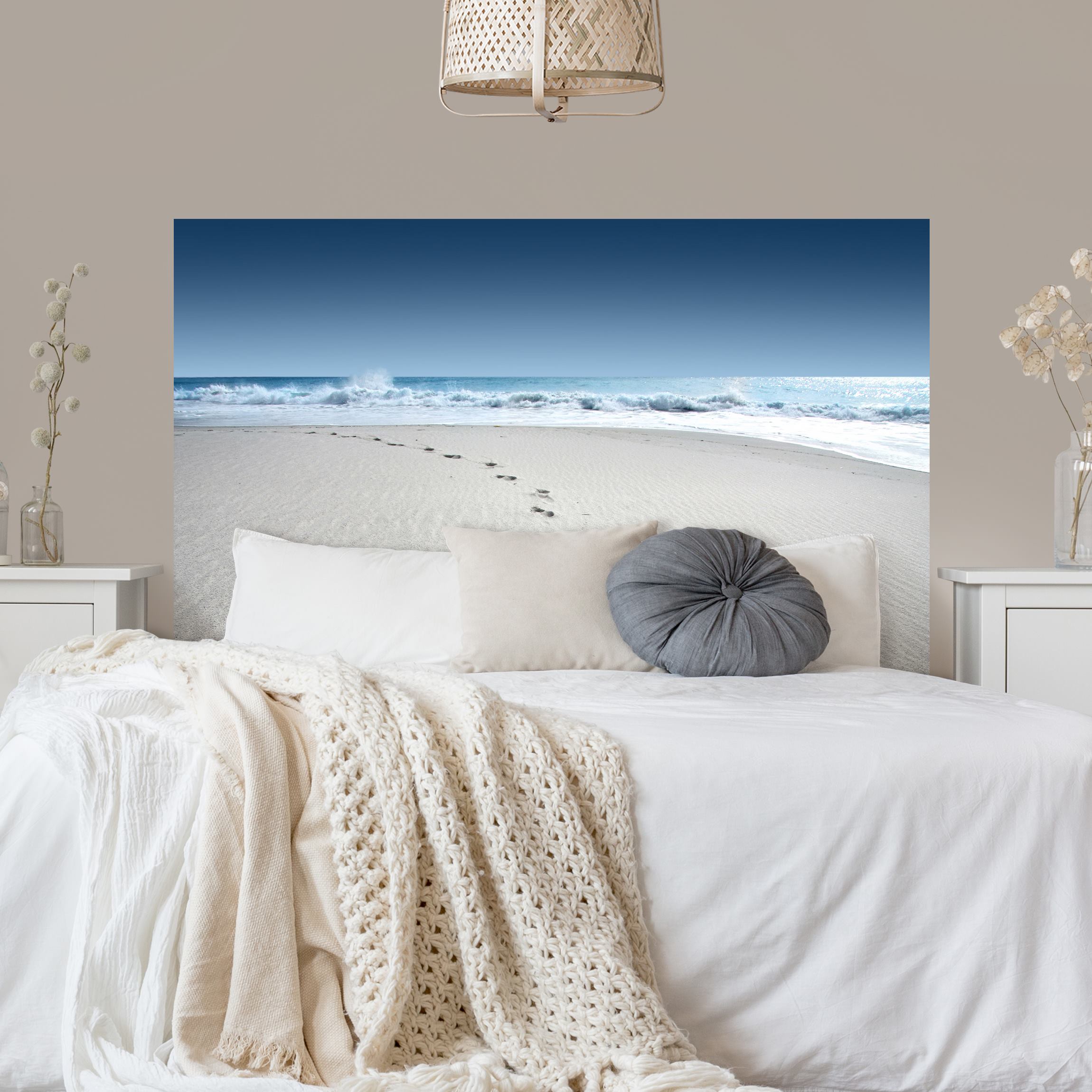 Kopfteil Bett Spuren im Sand