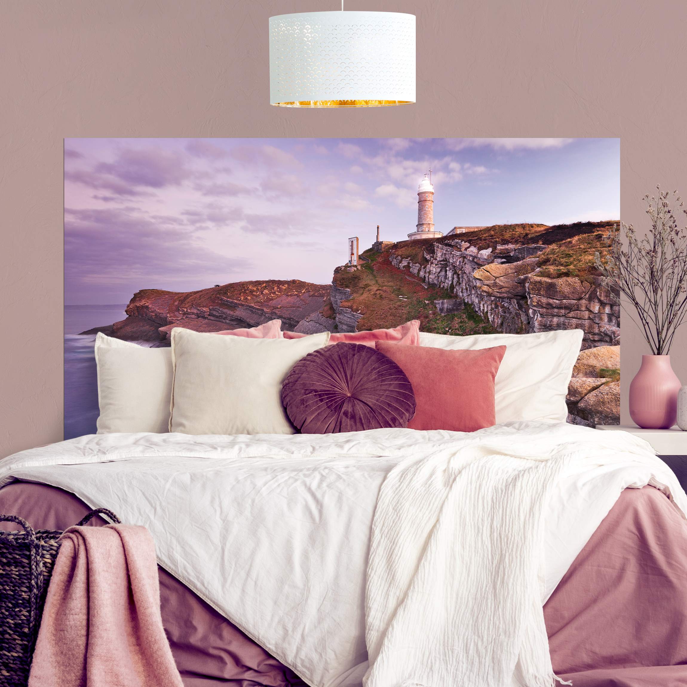 Kopfteil Bett Steilküste und Leuchtturm