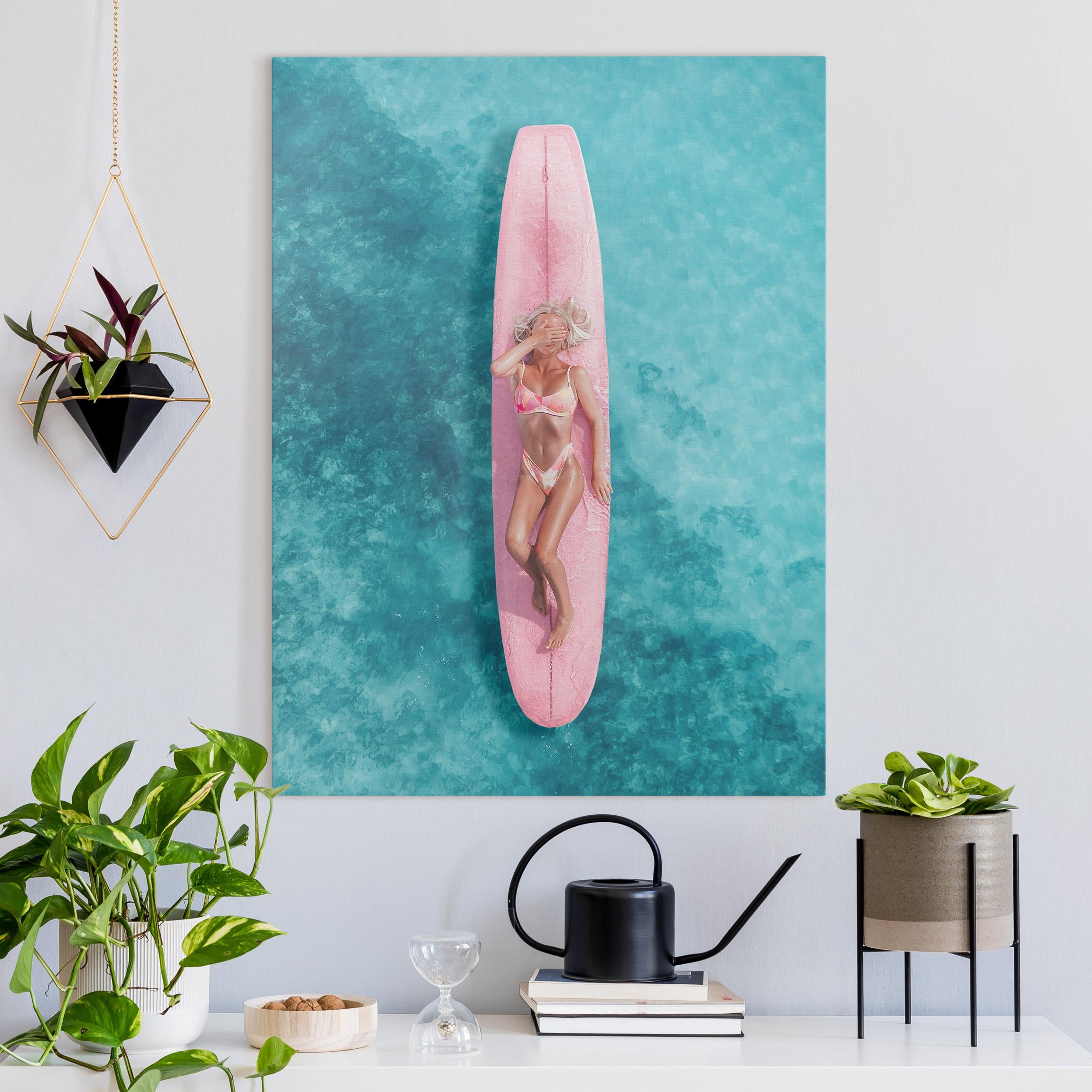 Leinwandbild Surfergirl auf Rosa Board