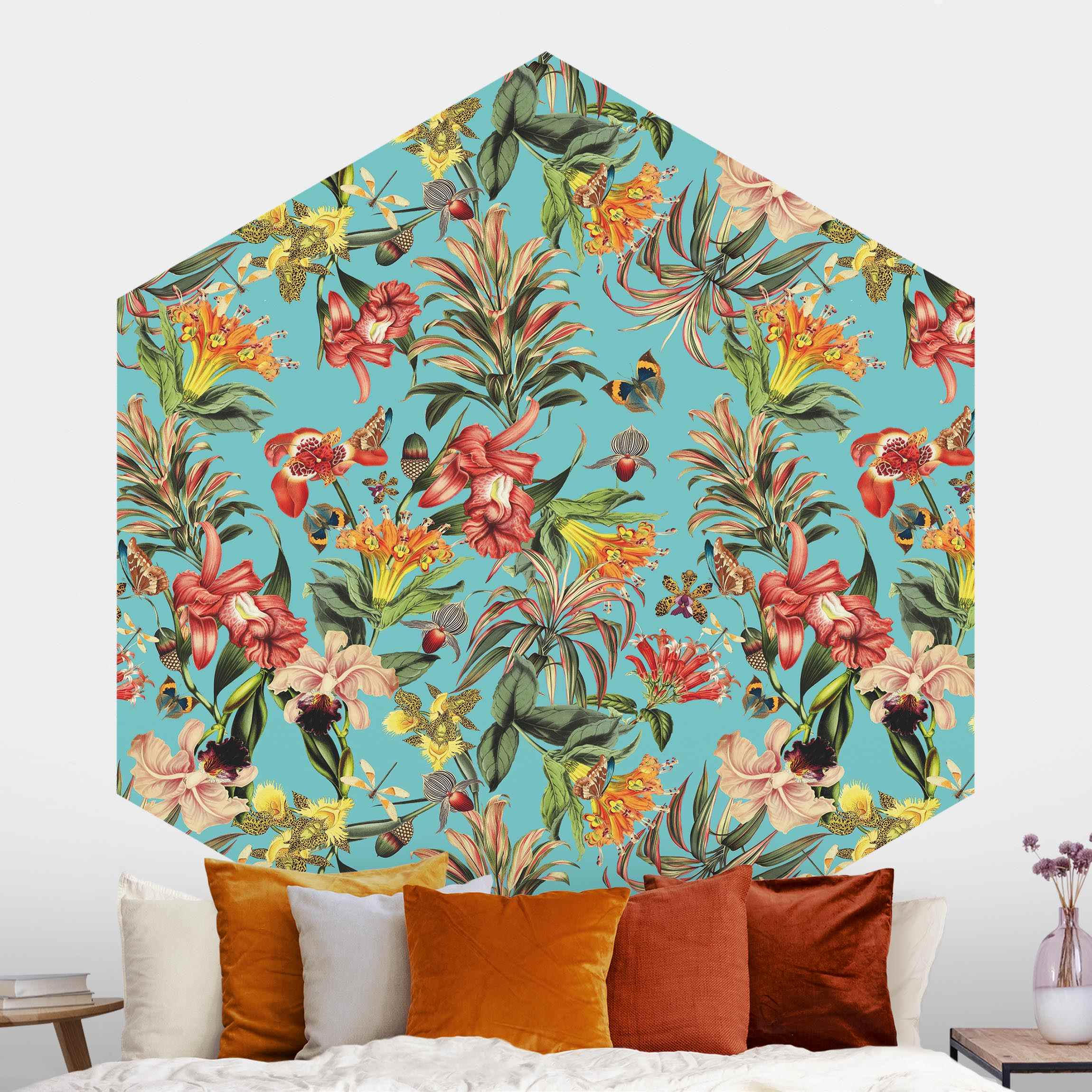 Hexagon Mustertapete Tropische Blumen vor Blau