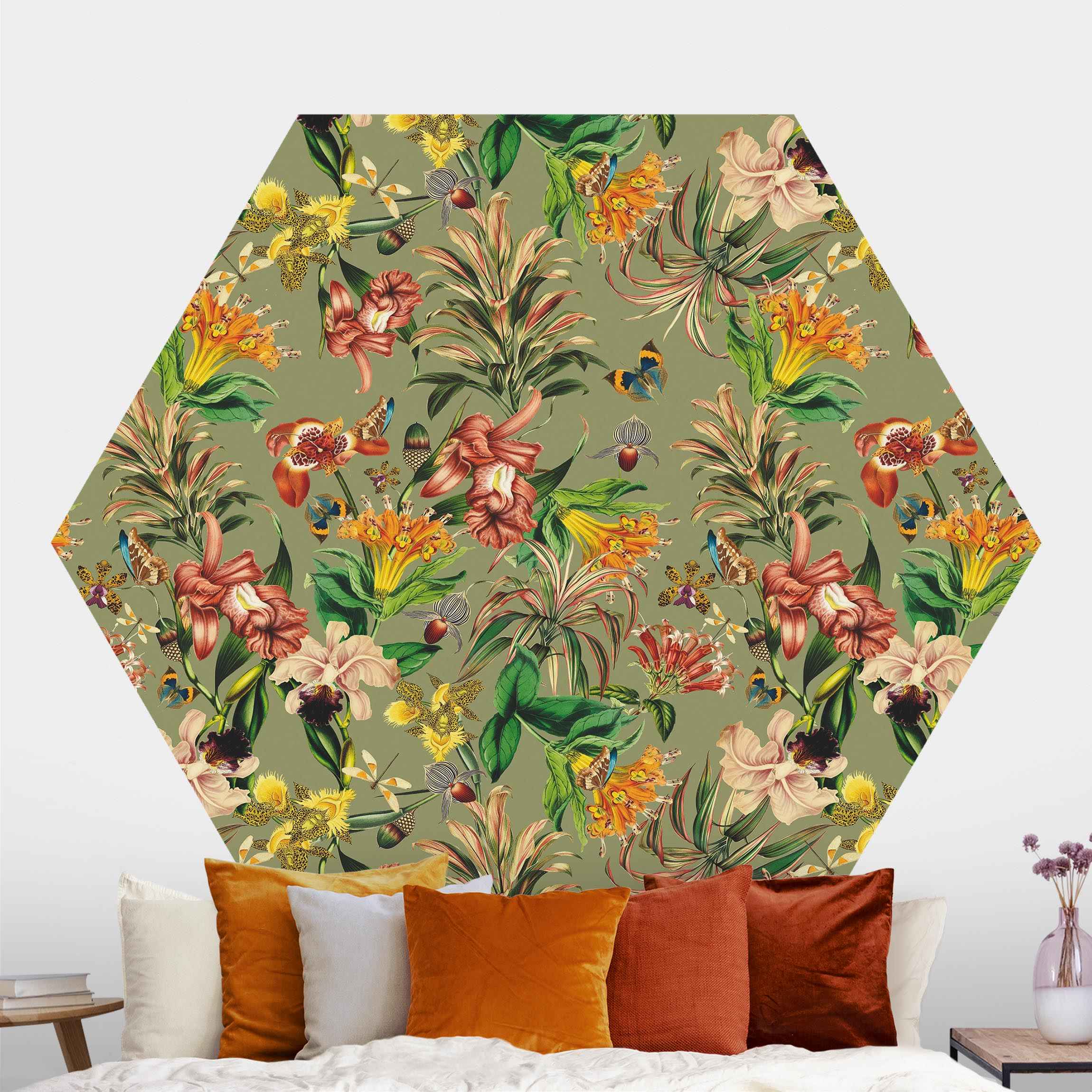 Hexagon Mustertapete Tropische Blumen vor Grün