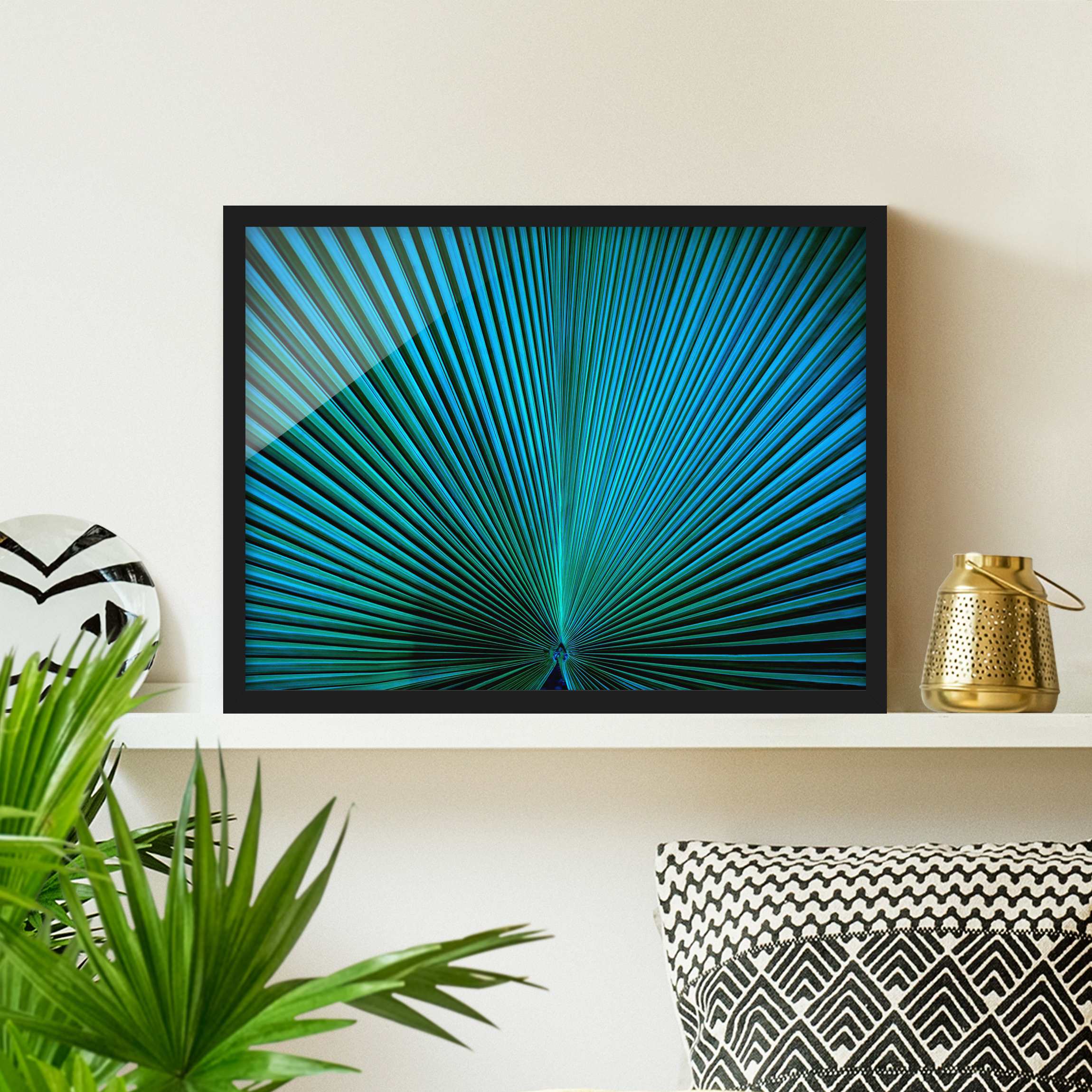 Bild mit Rahmen Tropische Pflanzen Palmenblatt in Türkis II