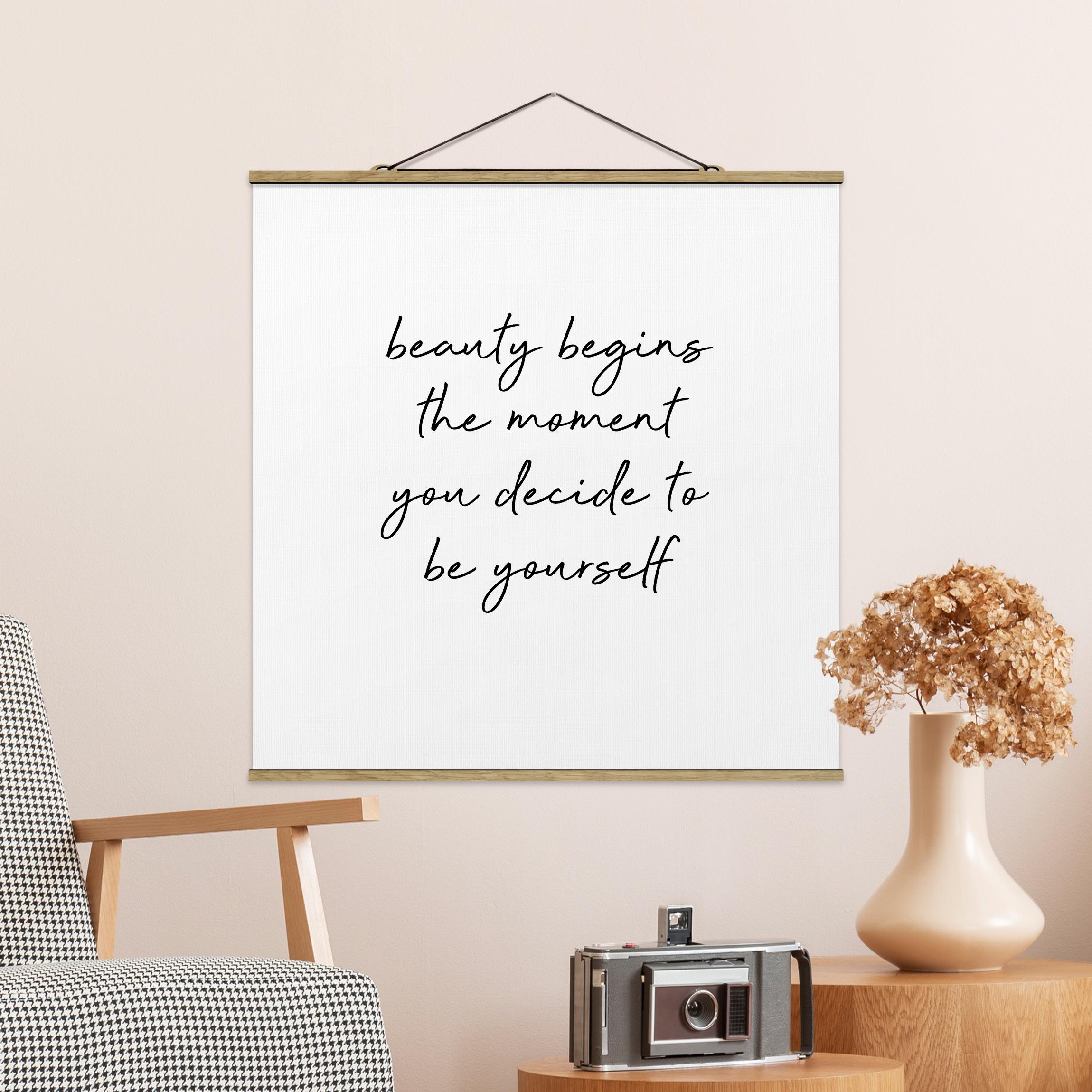 Stoffbild Typografie Beauty Begins Zitat