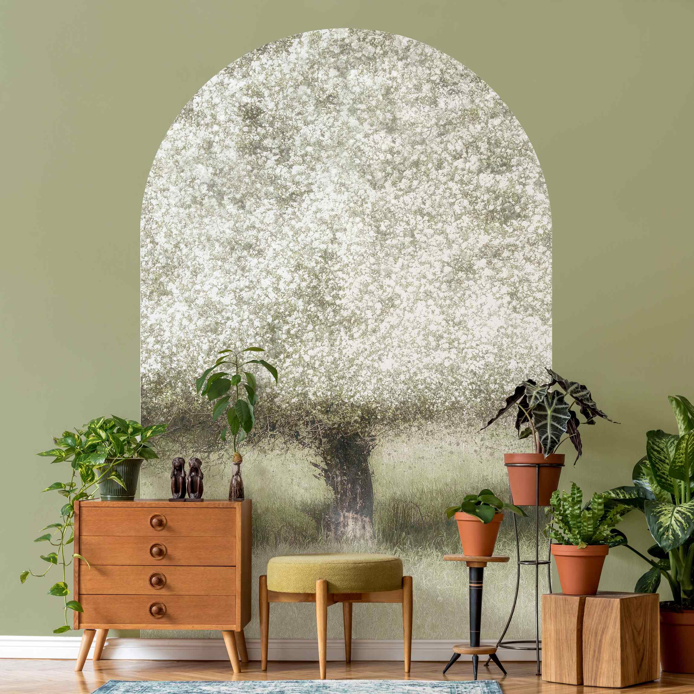 Rundbogen Tapete Verträumter Baum im Garten