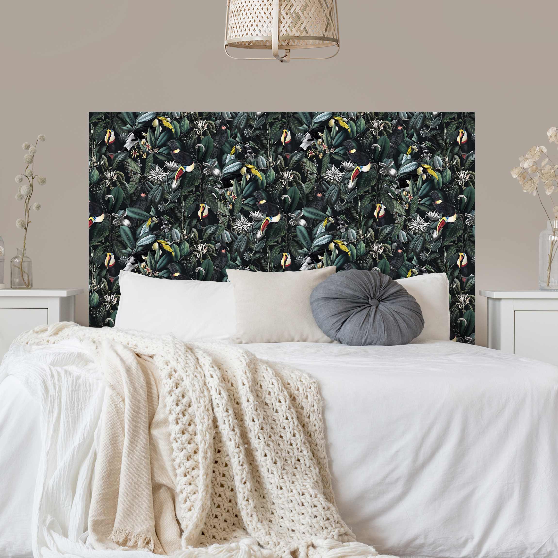Kopfteil Bett Vögel in dunkler Botanik