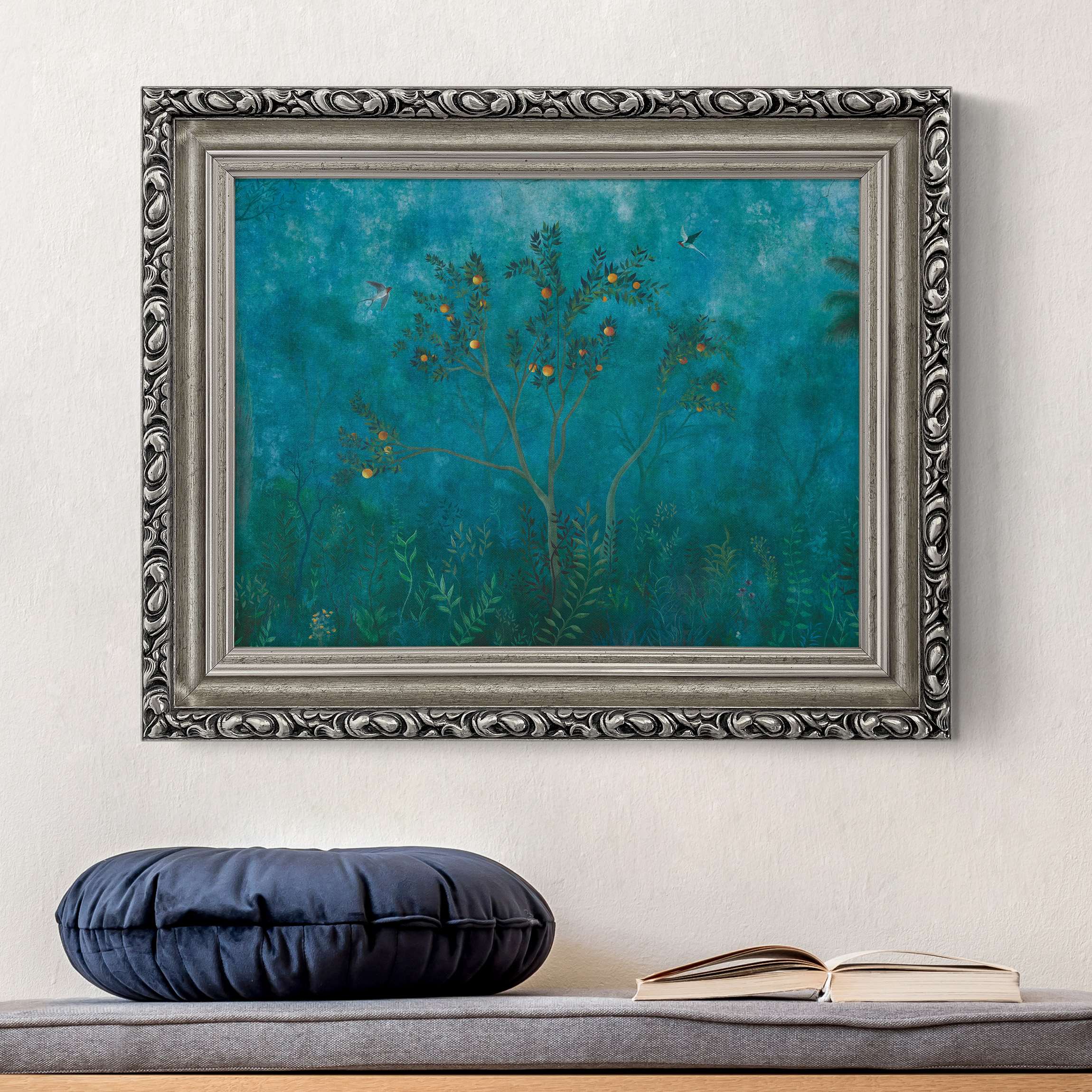 Leinwandbild mit Barockrahmen Waldlichtung mit Orangenbaum bei Nacht