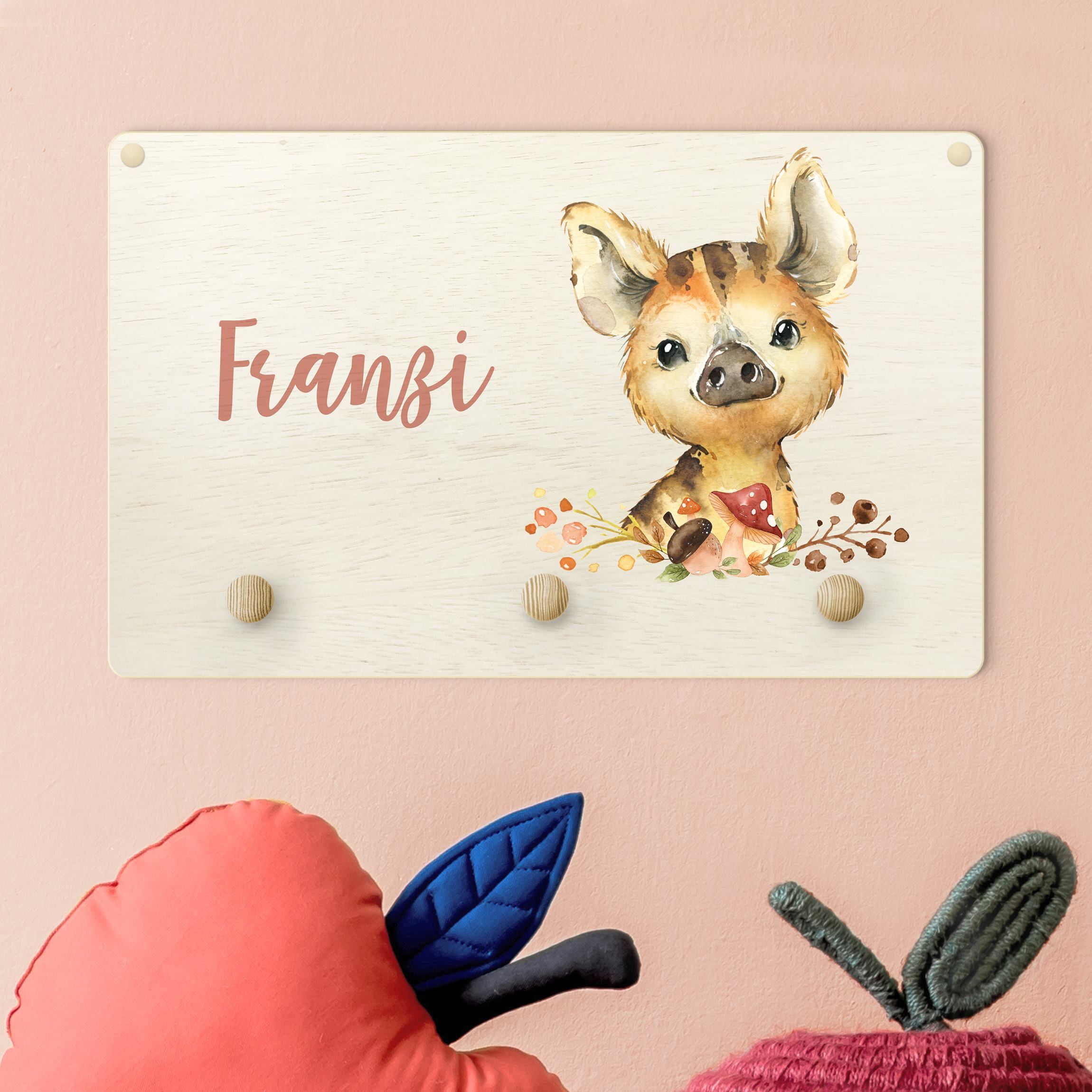 Kindergarderobe Holz mit Namen Waldtier Wildschweinbaby mit Wunschname