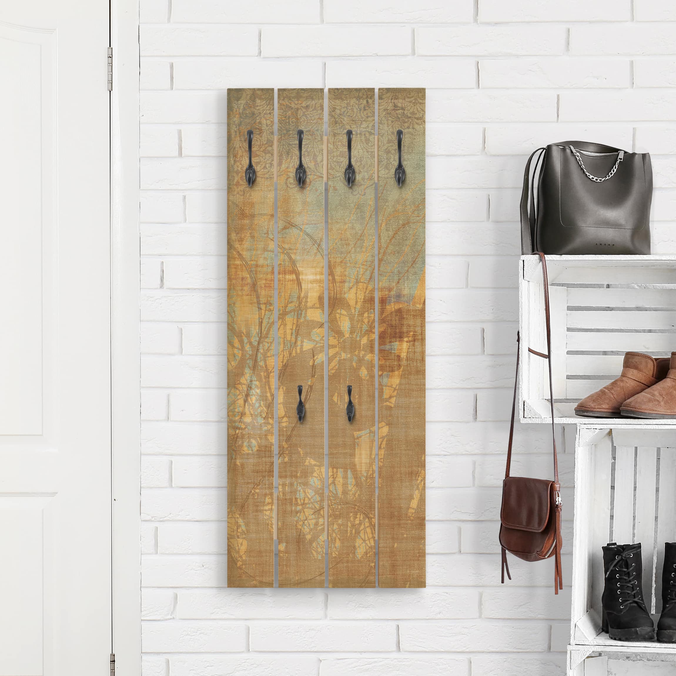 Wandgarderobe Holzpalette Blumen unter Ornamentstruktur