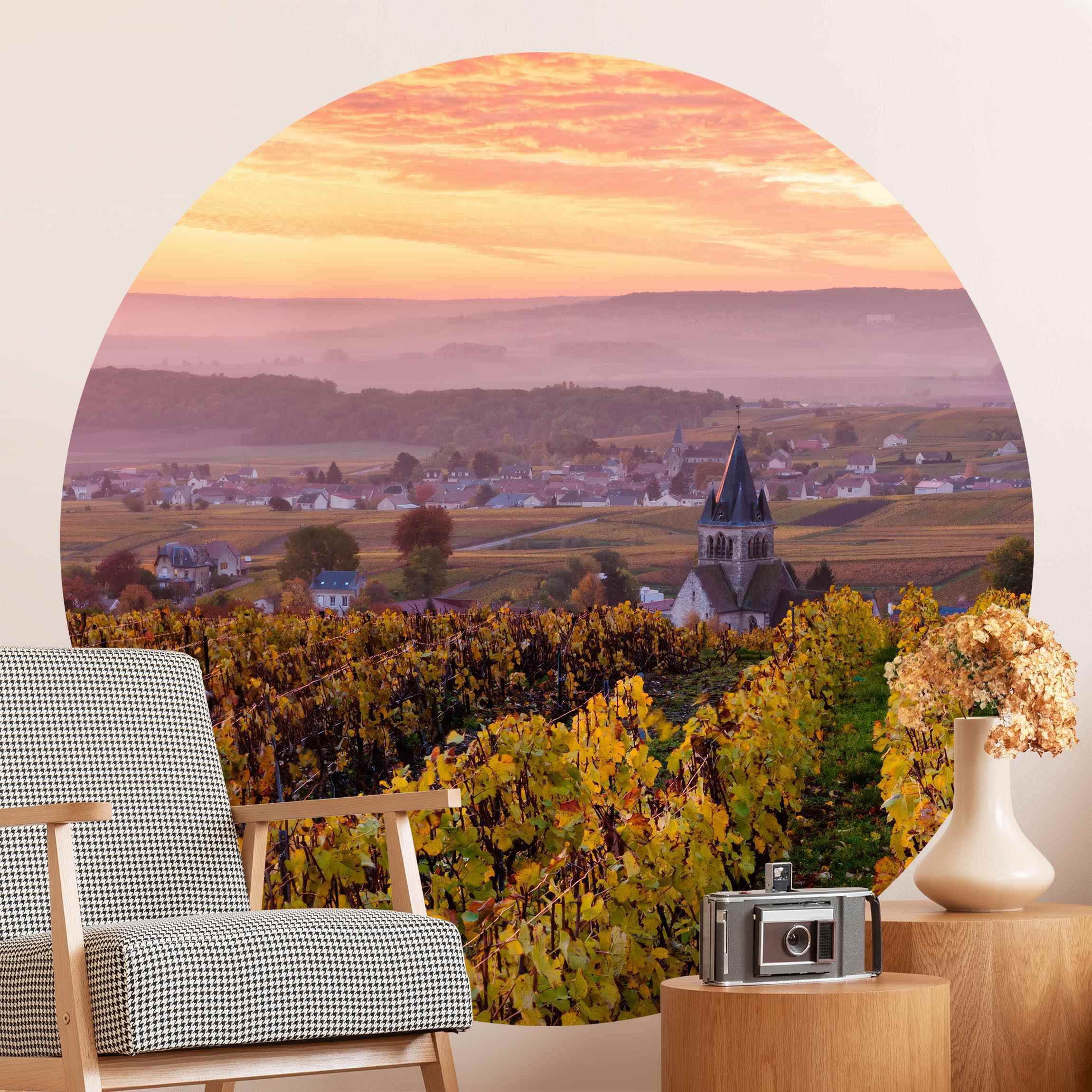 Runde Tapete selbstklebend Weinplantage bei Sonnenuntergang