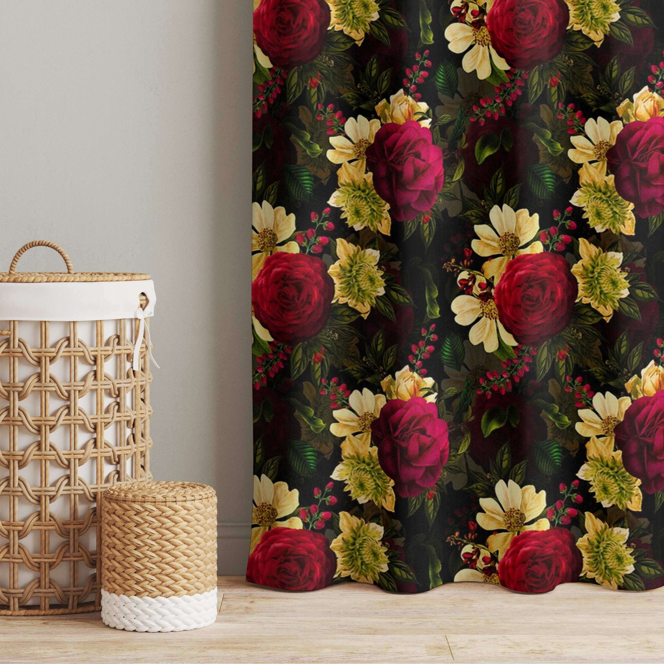 Vorhang Weiße Blüten mit Roten Rosen