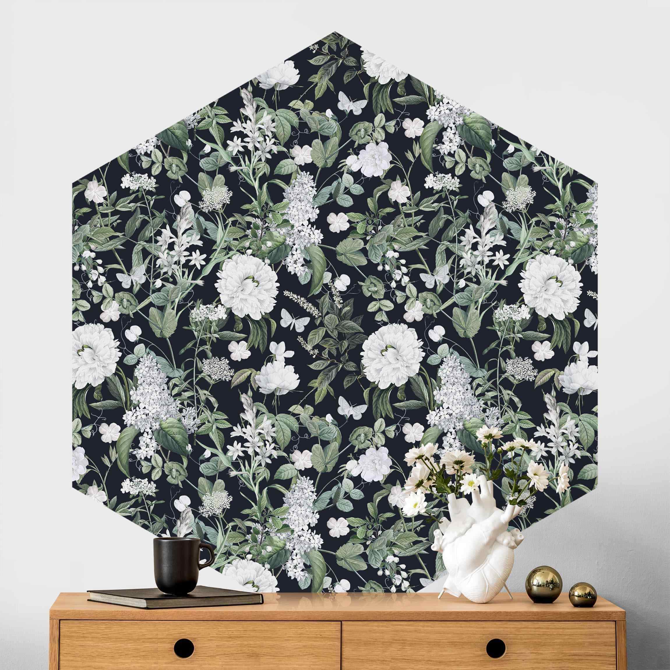 Hexagon Mustertapete Weiße Blüten und Schmetterlinge auf Blau