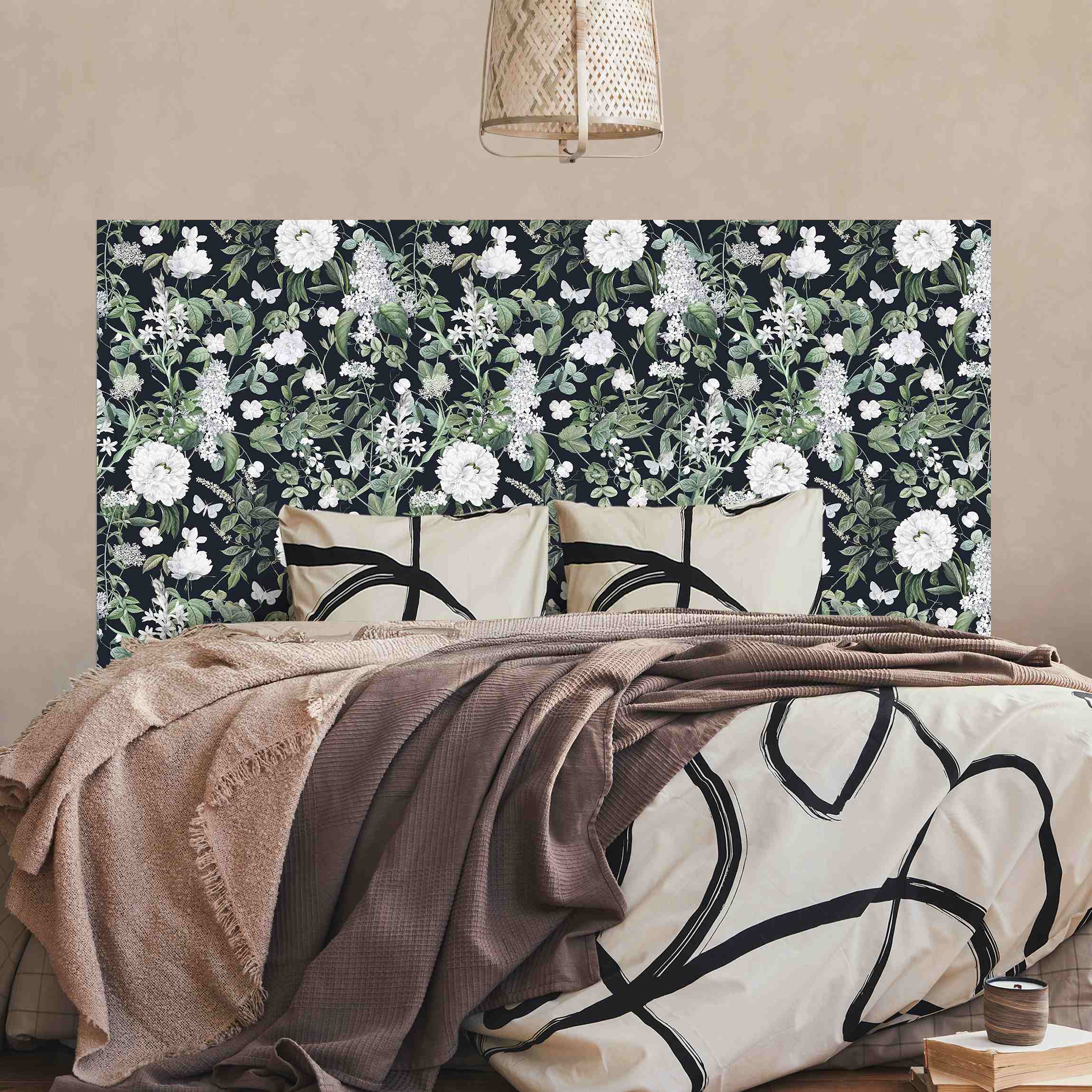 Kopfteil Bett Weiße Blüten und Schmetterlinge auf Blau