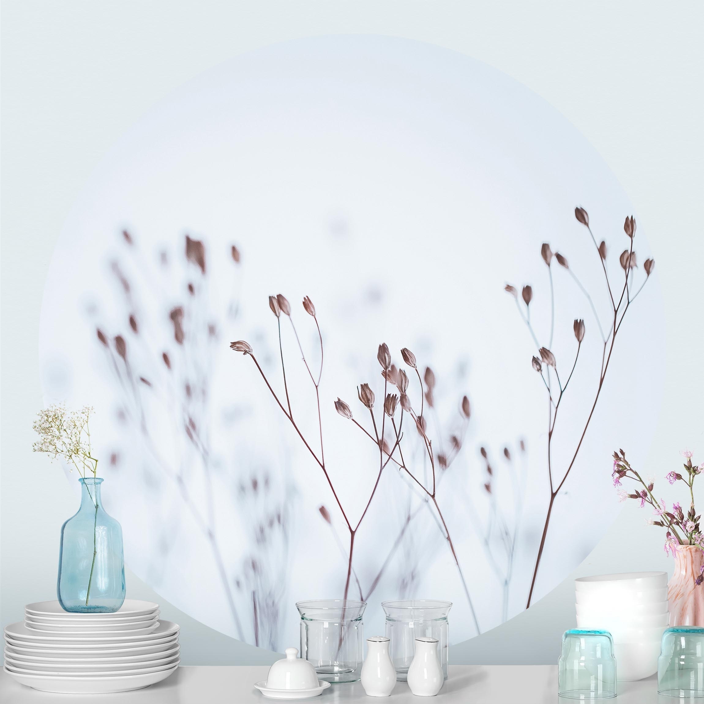 Runde Tapete selbstklebend Zartblaue Wildblumen